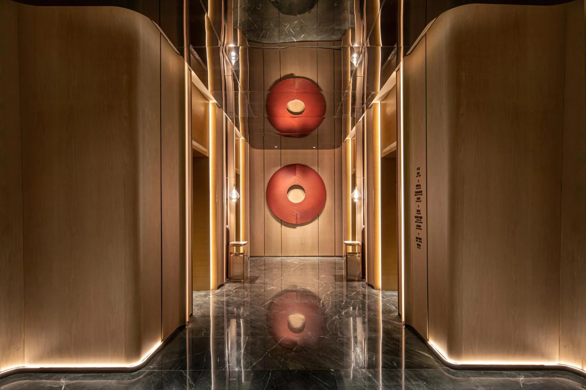 elevator in HUALUXE Shanghai Changfeng Park - Park Lake View