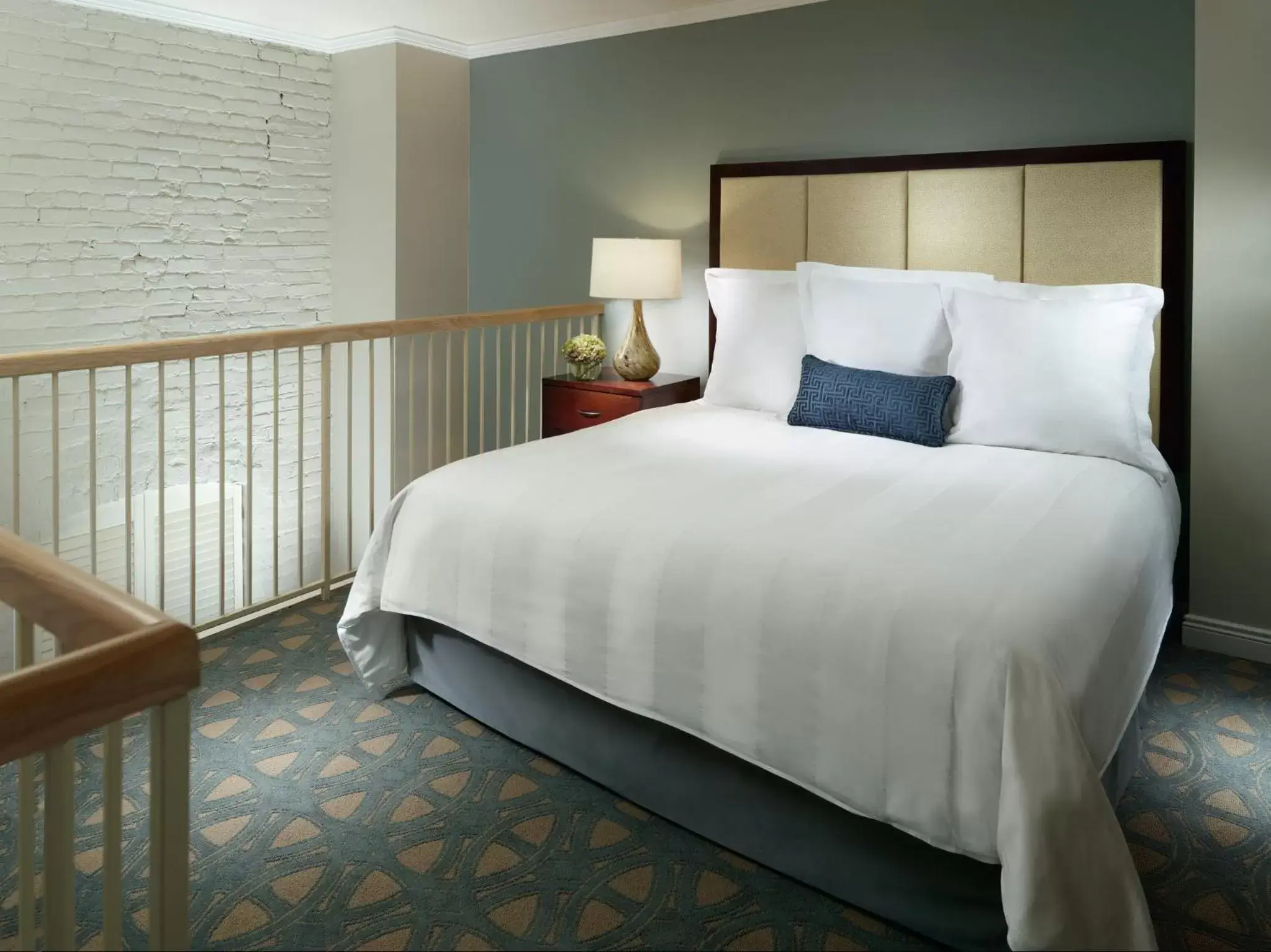 Photo of the whole room, Bed in Omni Riverfront New Orleans