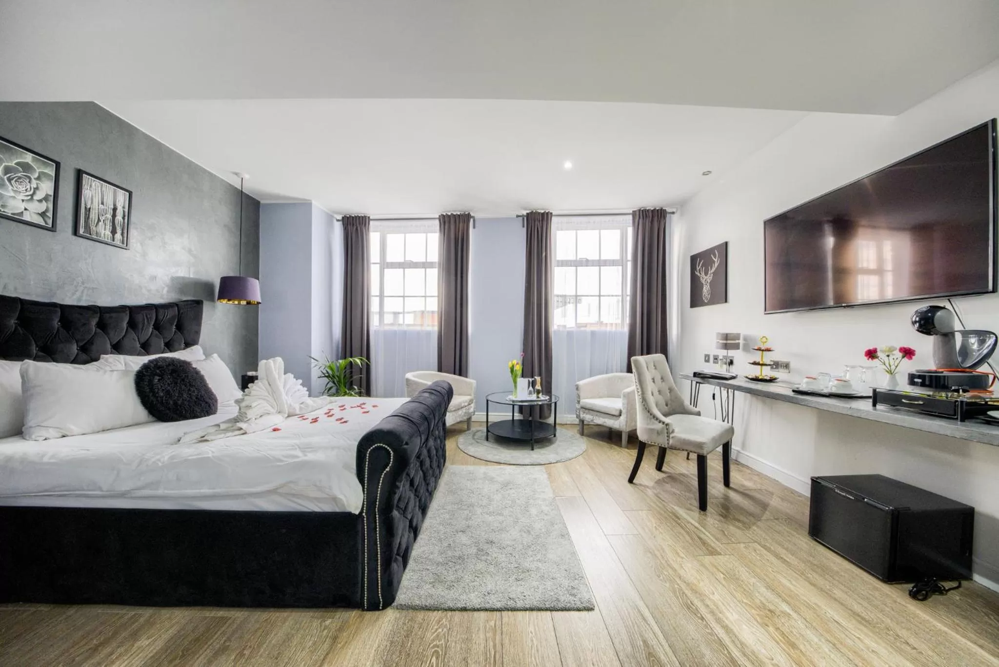 Photo of the whole room, Bed in Villare Leicester City Centre hotel