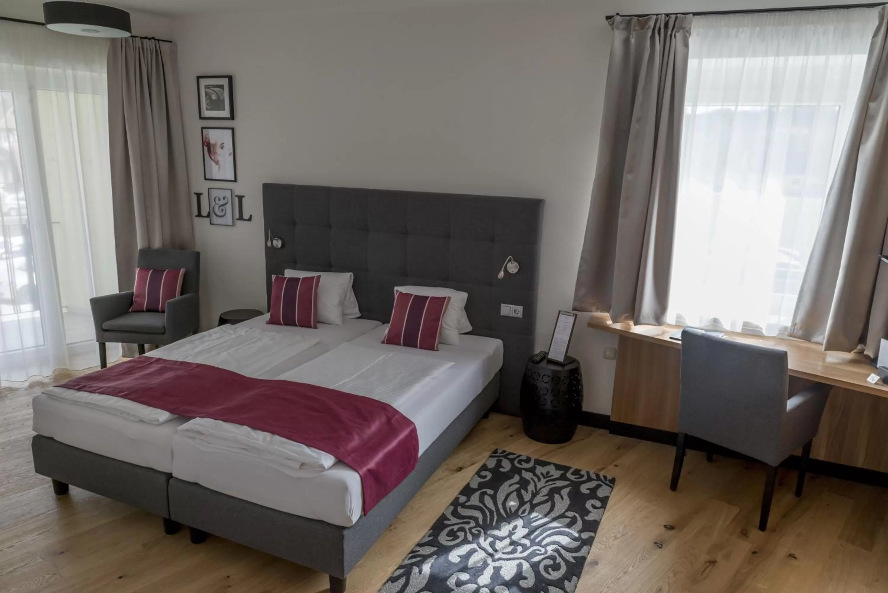 Day, Bed in Hotel Locker & Legere