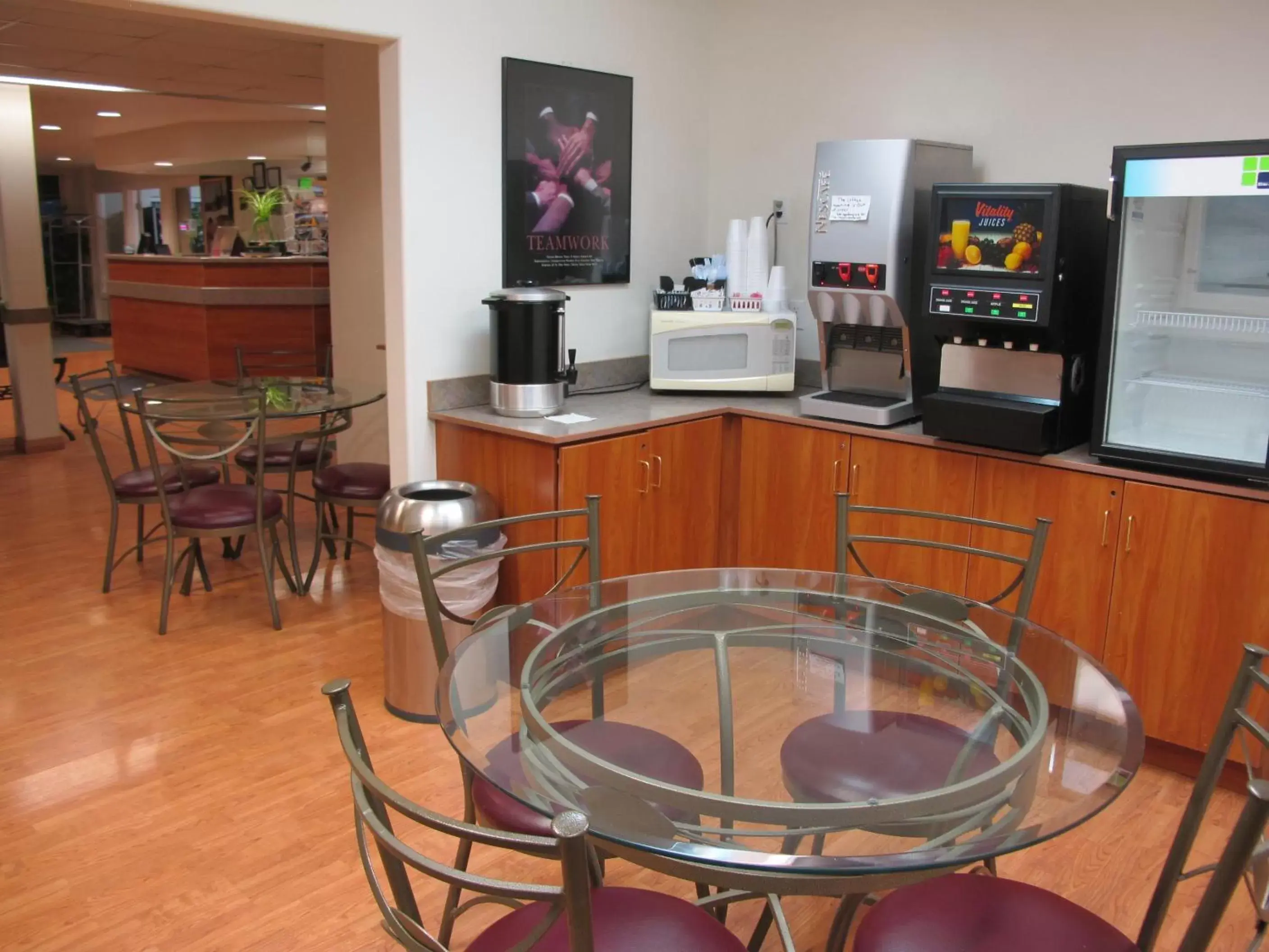 Breakfast, Restaurant/Places to Eat in Eagle River Microtel