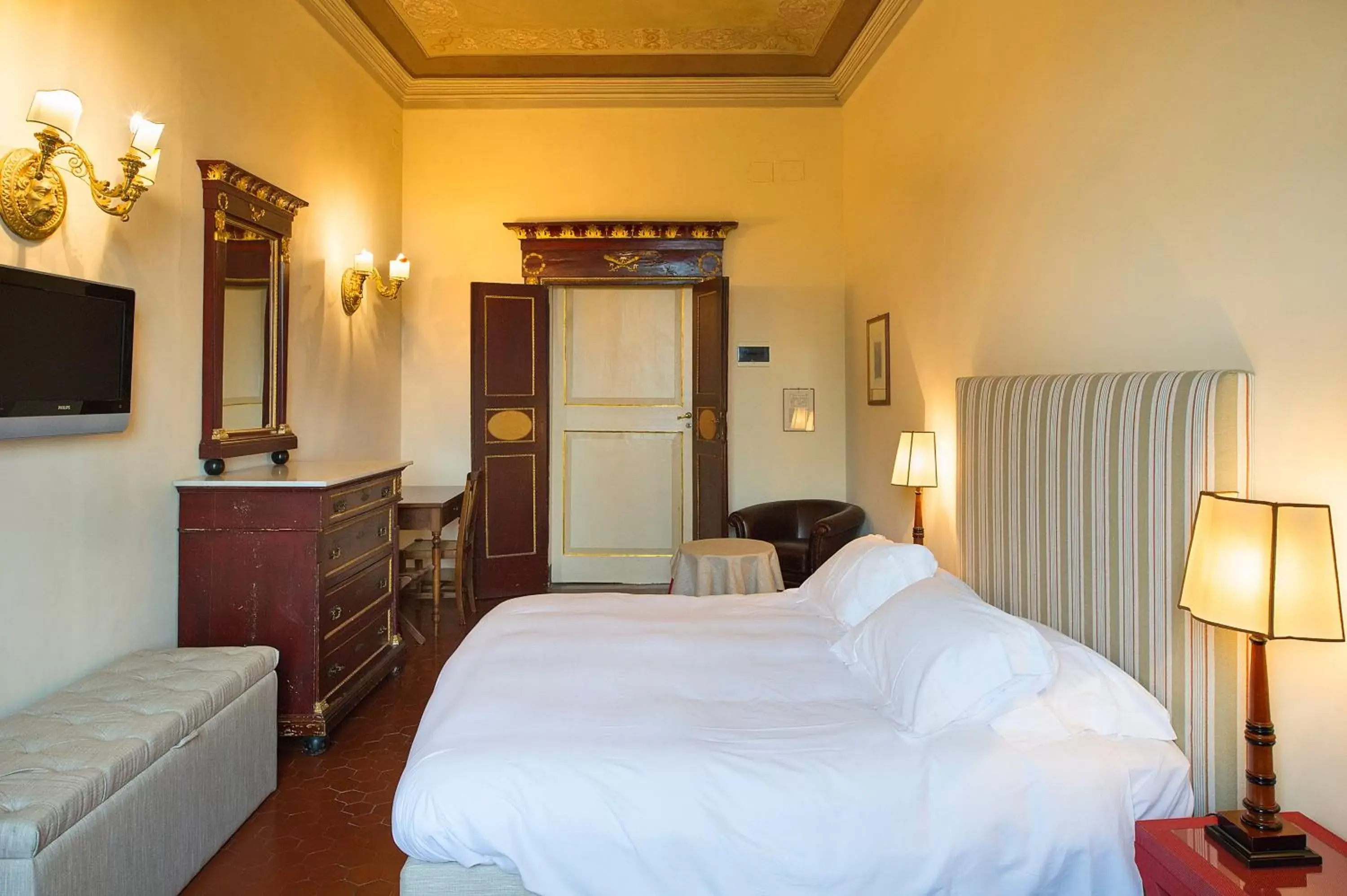 Photo of the whole room, Bed in Palazzo Ravizza