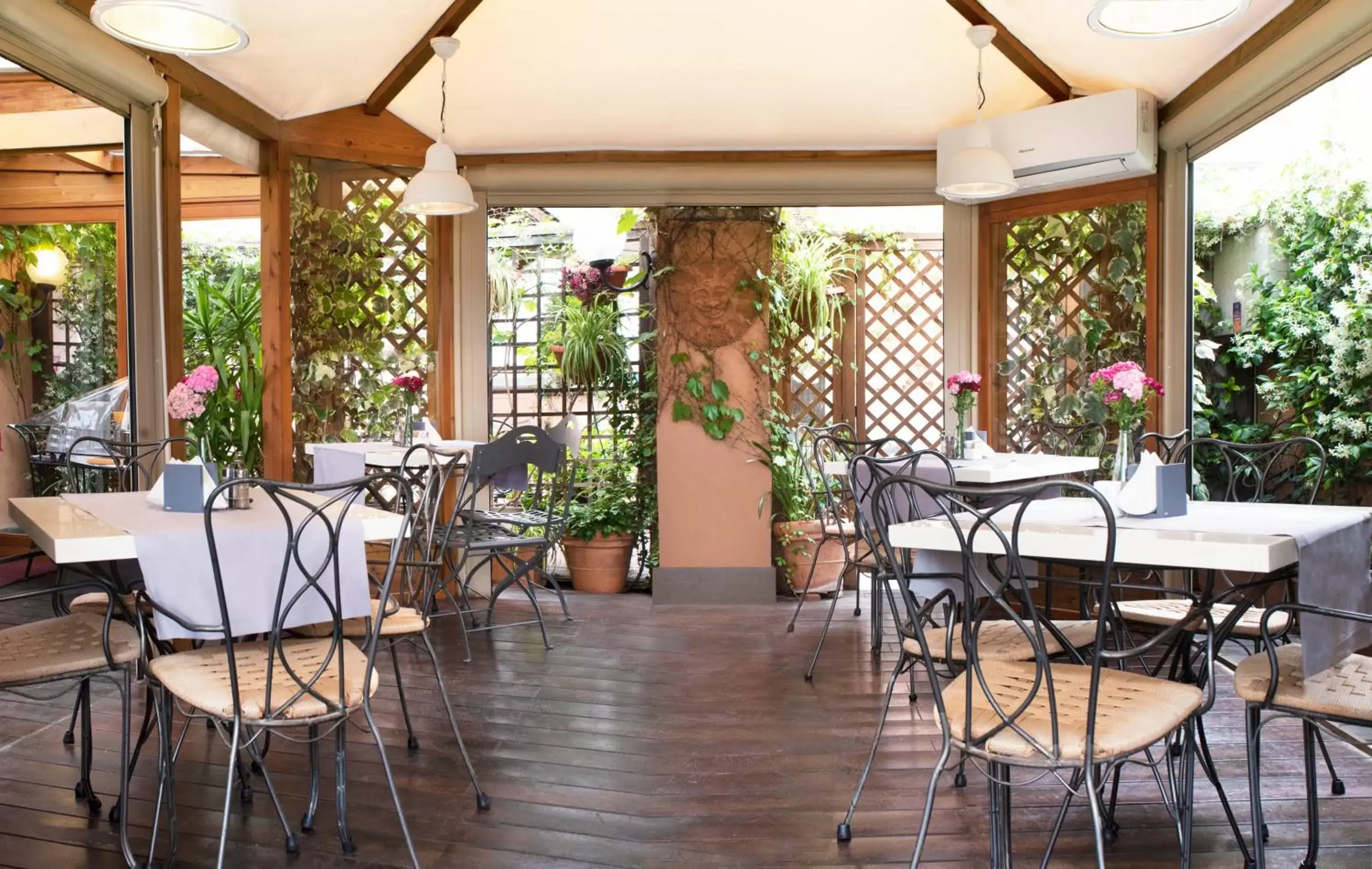 Patio, Restaurant/Places to Eat in Hotel Scalinata Di Spagna