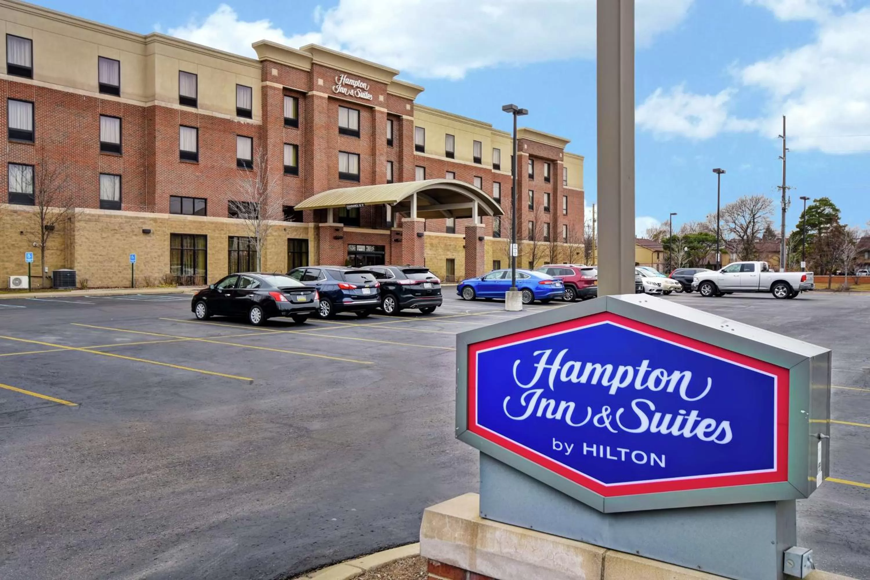 Property building in Hampton Inn & Suites Detroit-Canton