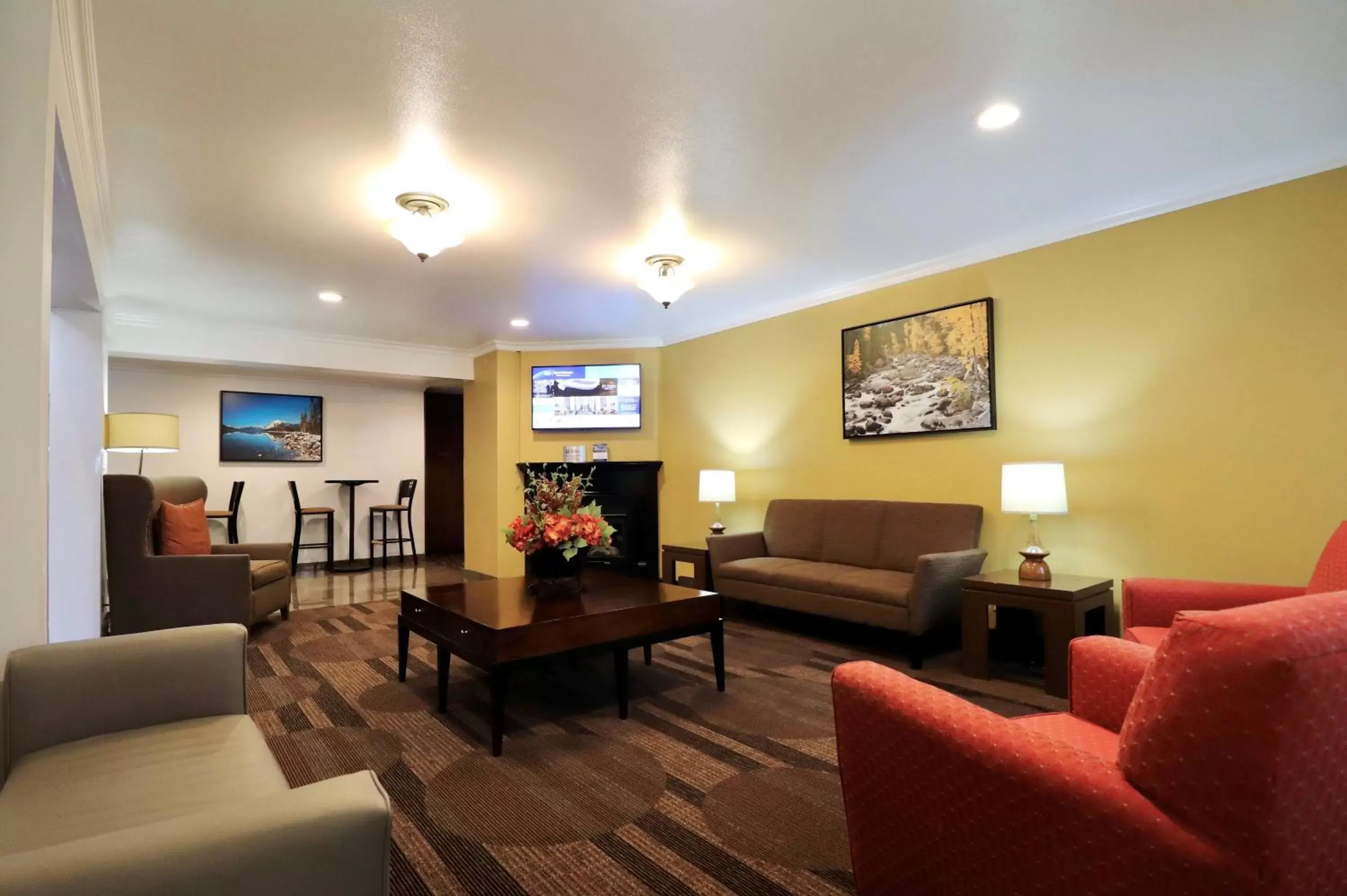 Lobby or reception, Seating Area in Best Western Chieftain Inn