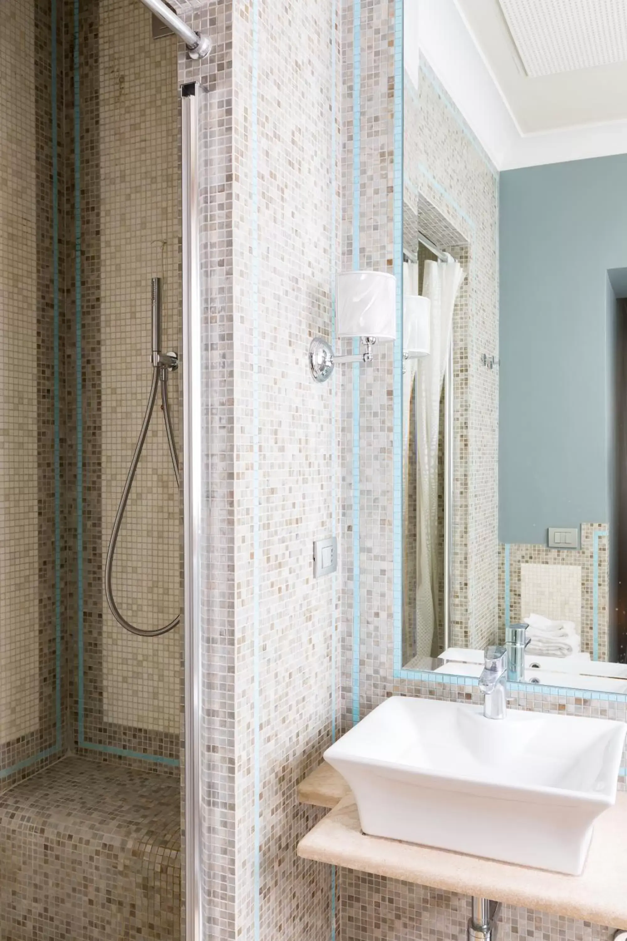 Decorative detail, Bathroom in Rooms Roma - Monti