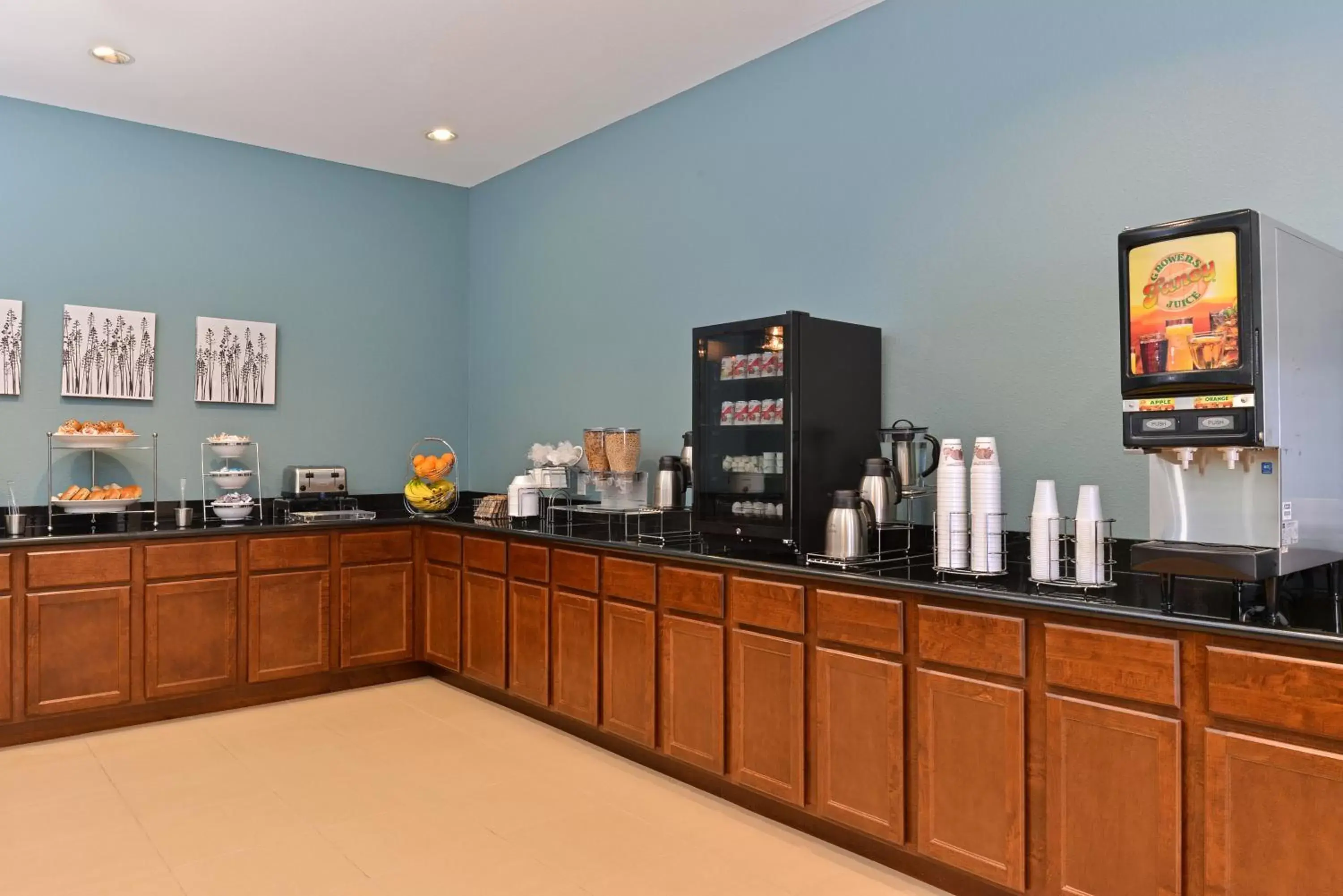 Buffet breakfast in Sleep Inn & Suites Meridian - Bonita Lakes Buffet breakfast in Sleep Inn & Suites Meridian - Bonita Lakes