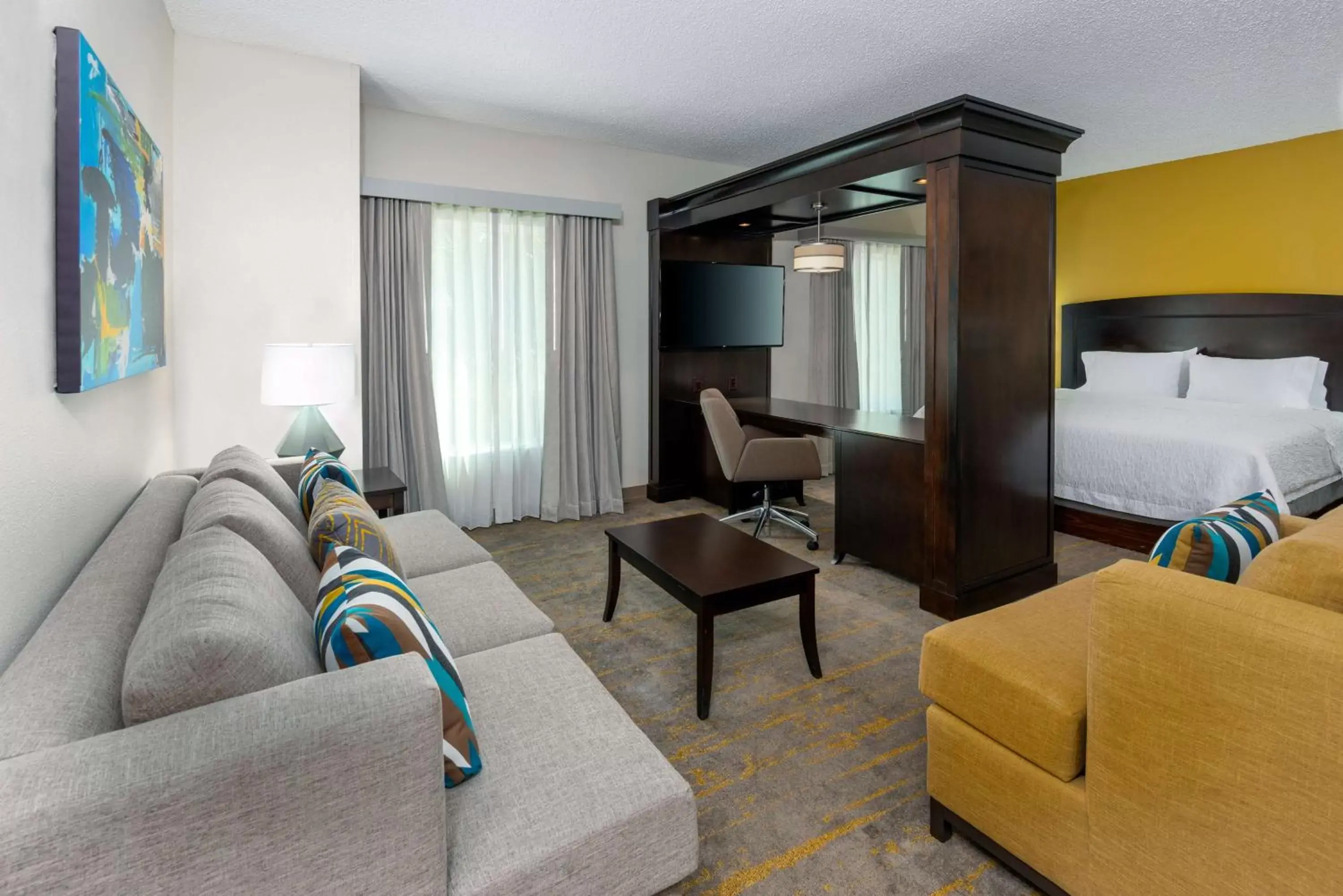 Bedroom, Seating Area in Hampton Inn and Suites Sarasota/Lakewood Ranch