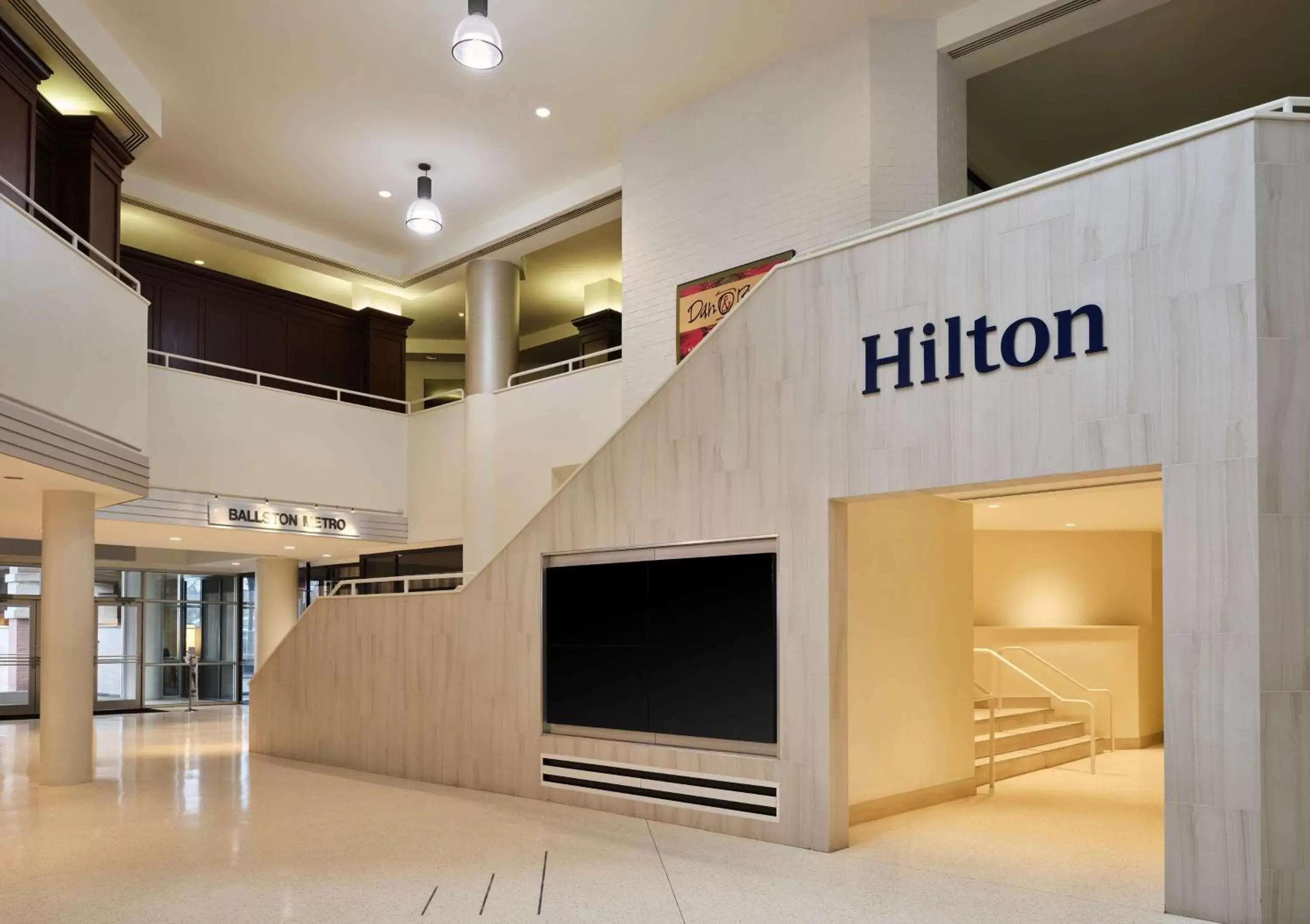 Lobby or reception, TV/Entertainment Center in Hilton Arlington