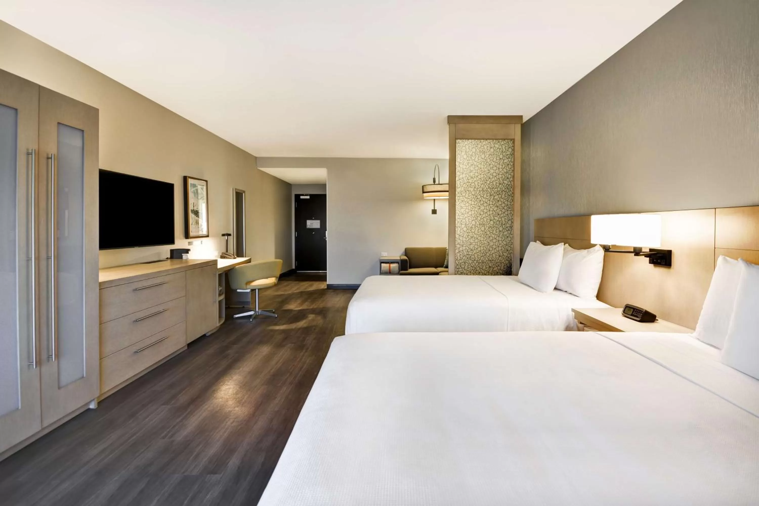 Photo of the whole room, Bed in Hyatt Place Fresno