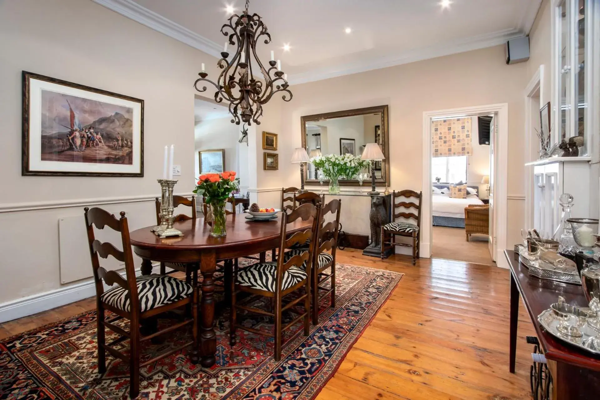 Living room, Dining Area in La Fontaine Guest House Hermanus