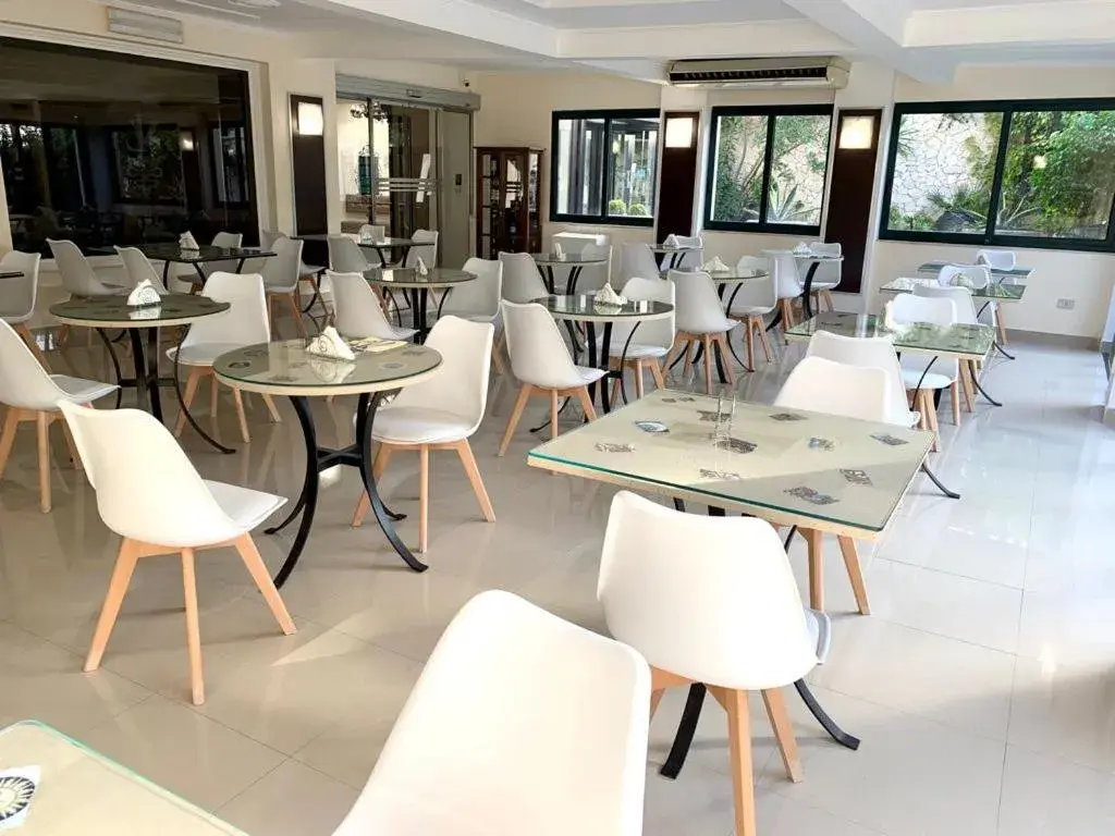 Breakfast, Restaurant/Places to Eat in Hotel & Apartments Villa Linda