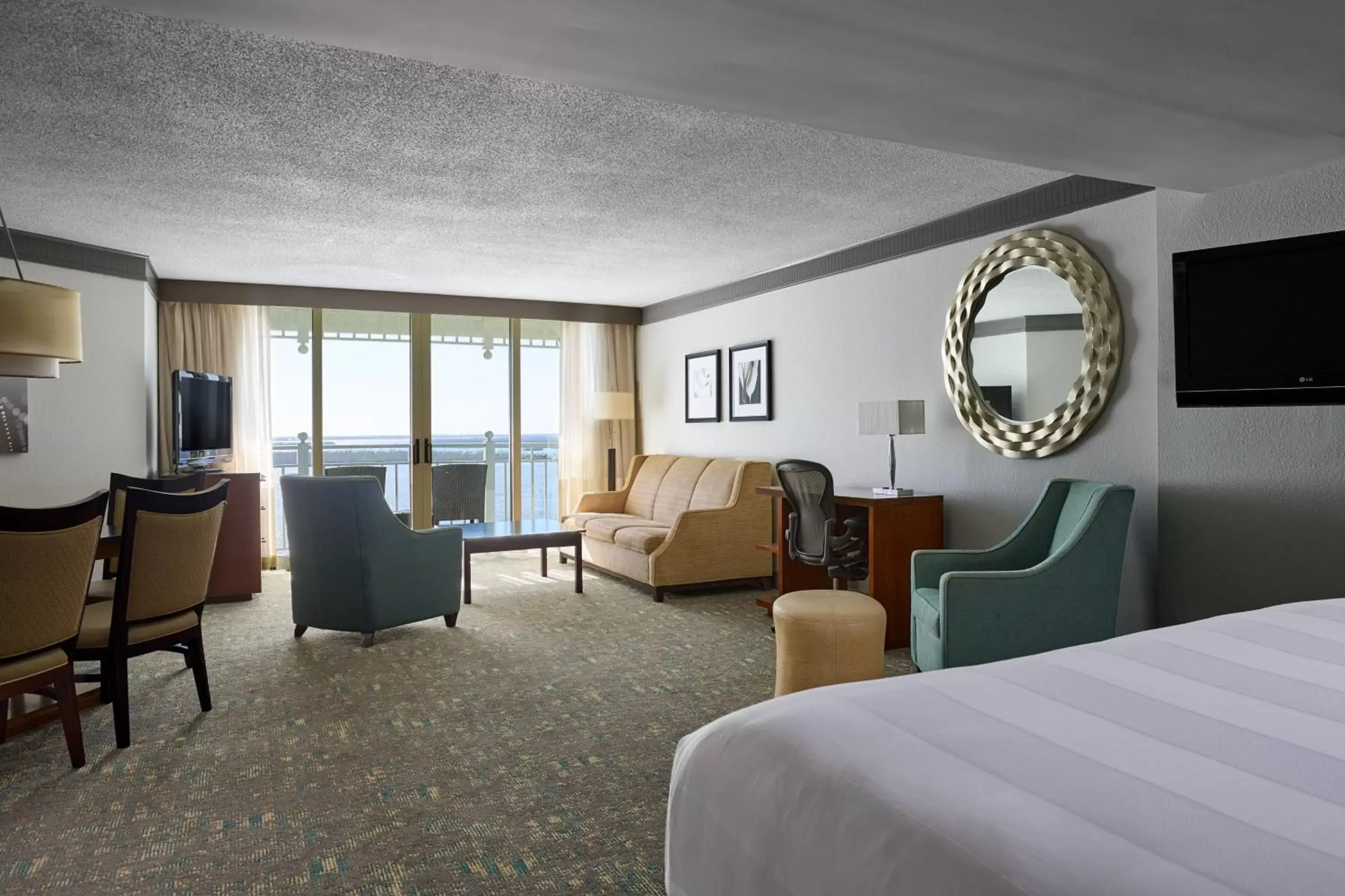 Bedroom, Seating Area in Marriott Sanibel Harbour Resort & Spa