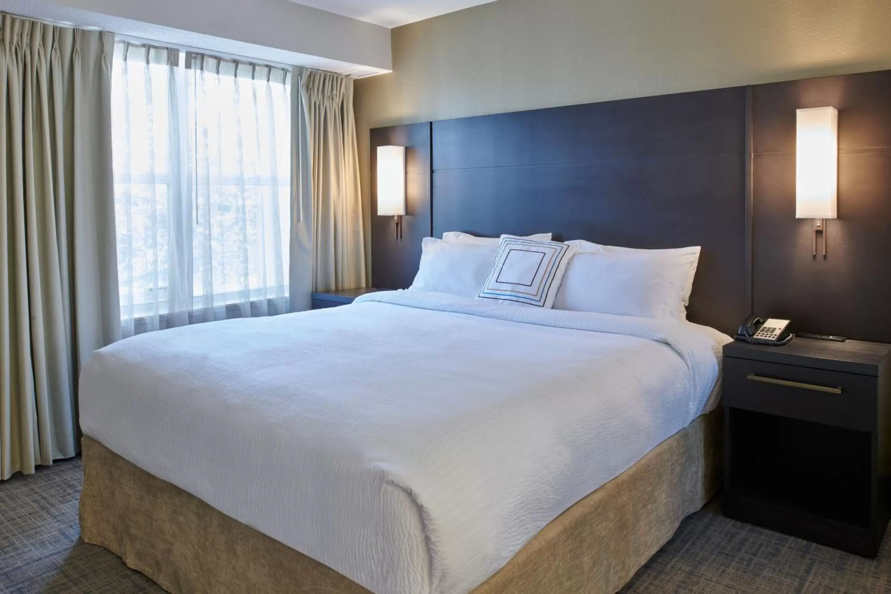Bedroom, Bed in Residence Inn by Marriott Detroit / Novi