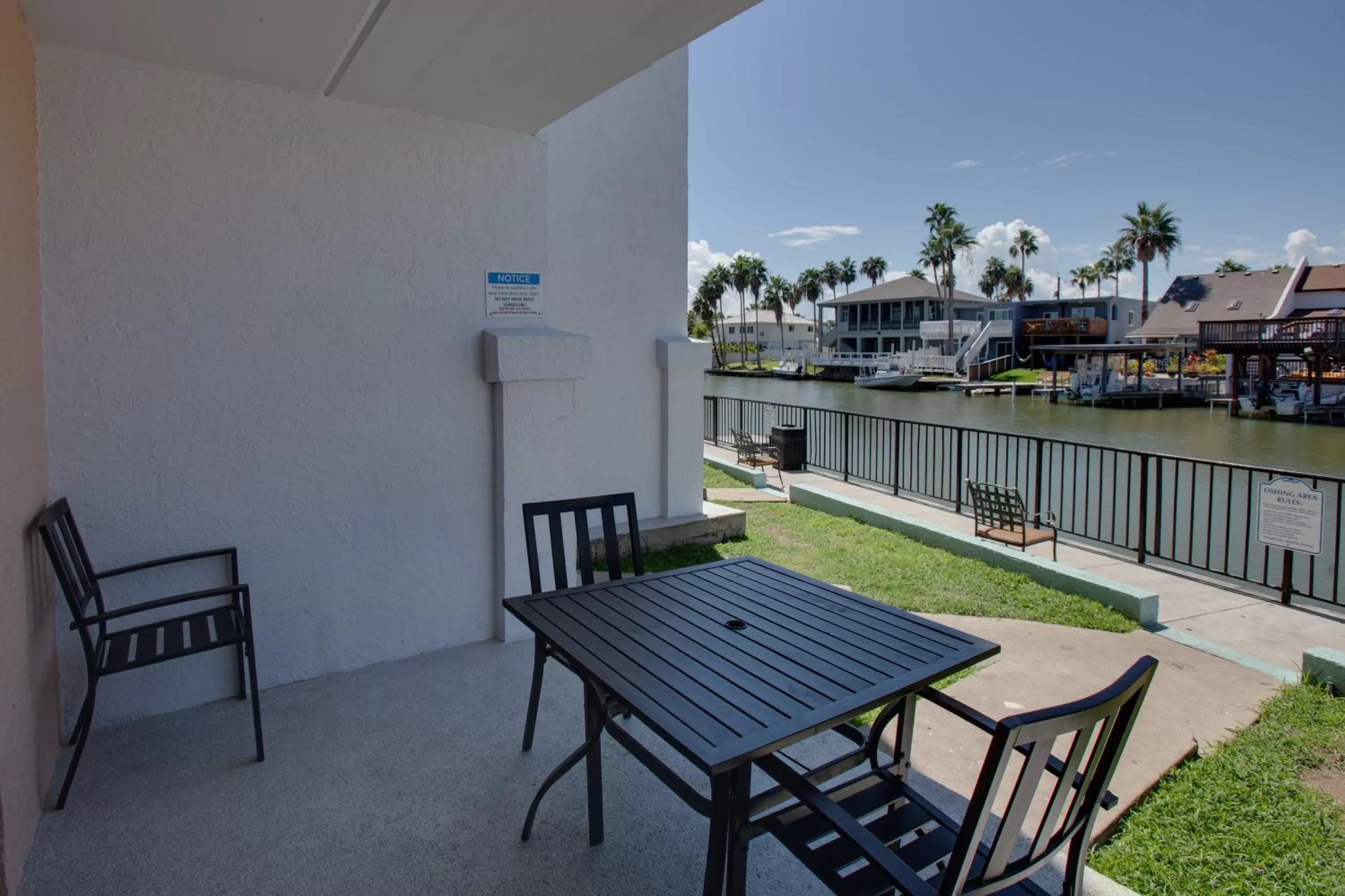King Suite with Bay View in WindWater Hotel and Marina