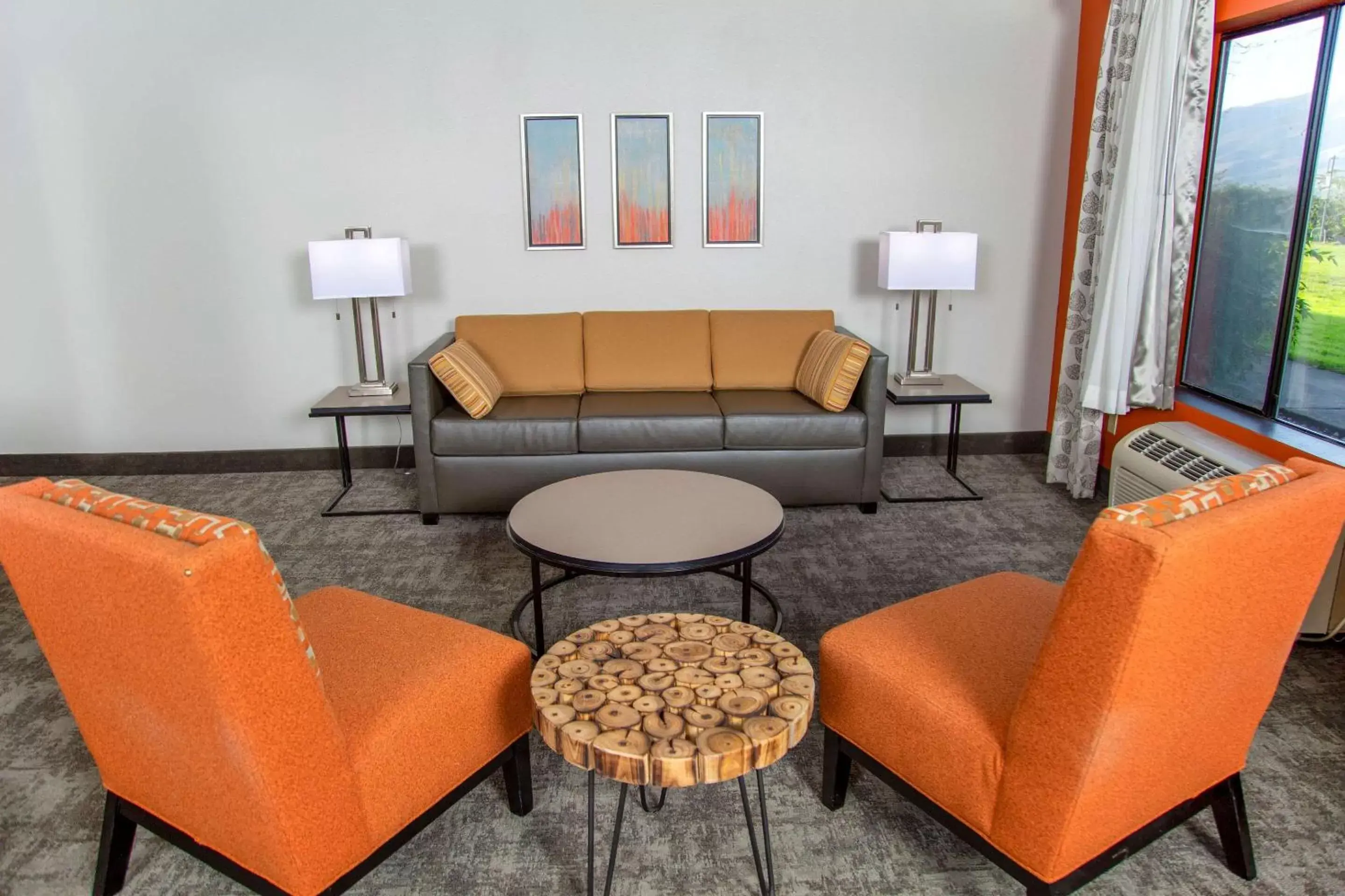 Bedroom, Seating Area in Hells Canyon Grand Hotel, an Ascend Hotel Collection Member