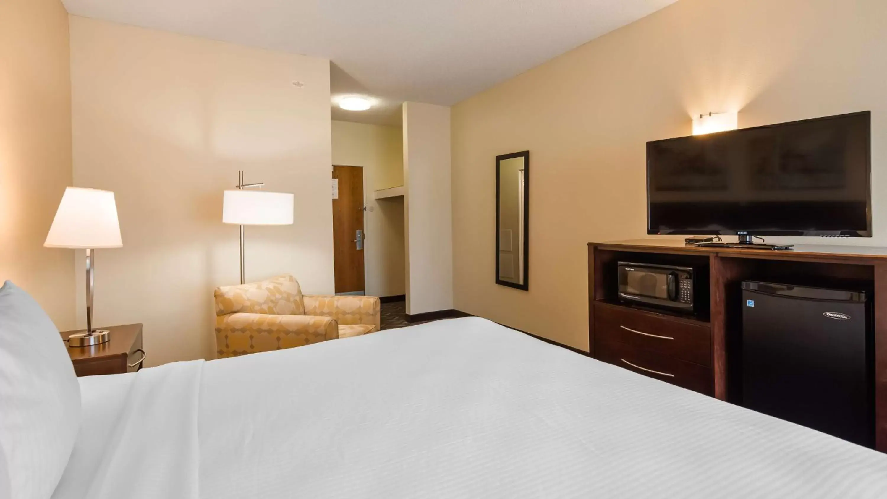 Photo of the whole room, Bed in Best Western Nebraska City Inn