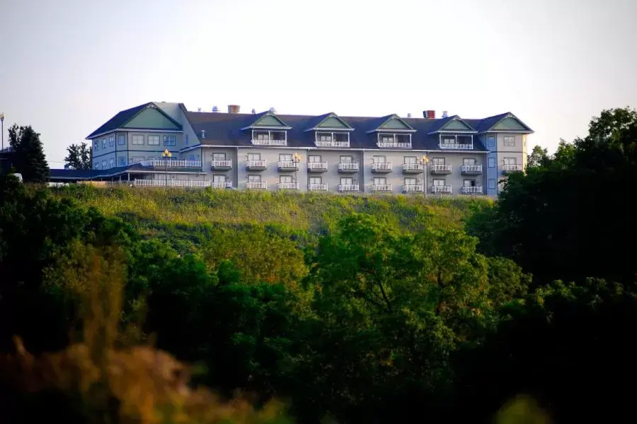 Property Building in Carlisle Inn Walnut Creek