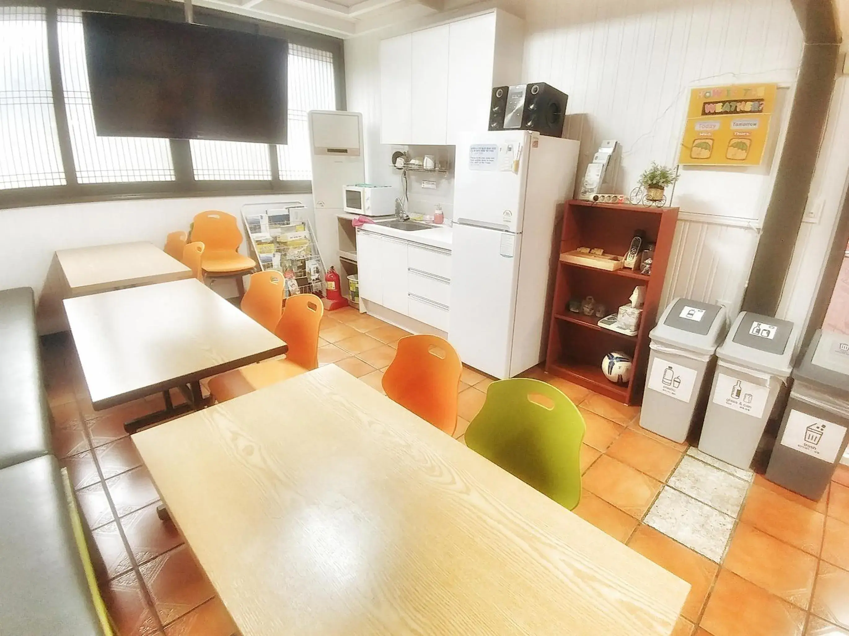 Dining area in Masil Guesthouse Jeju