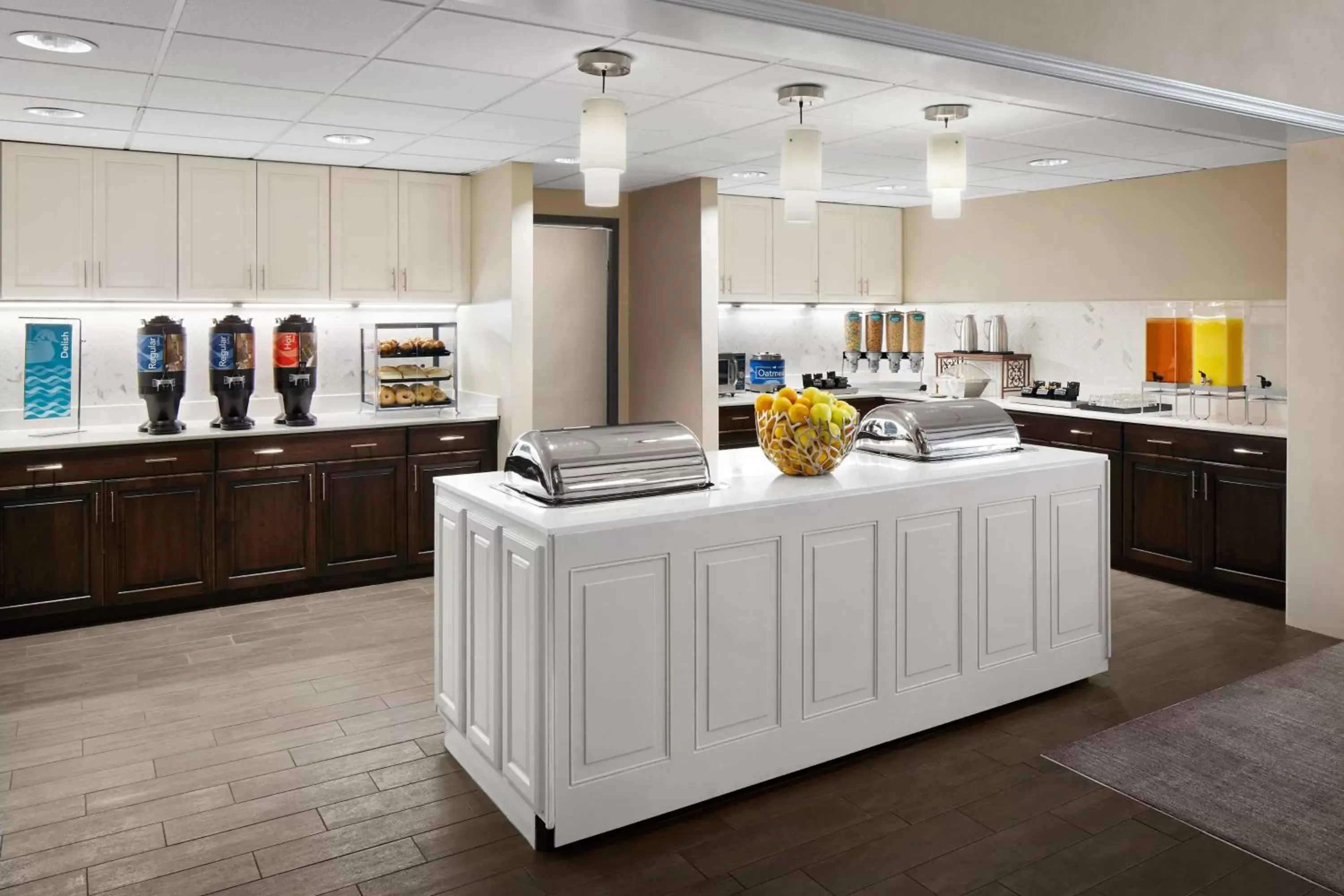 Breakfast, Kitchen/Kitchenette in Homewood Suites by Hilton Baltimore-Washington Intl Apt