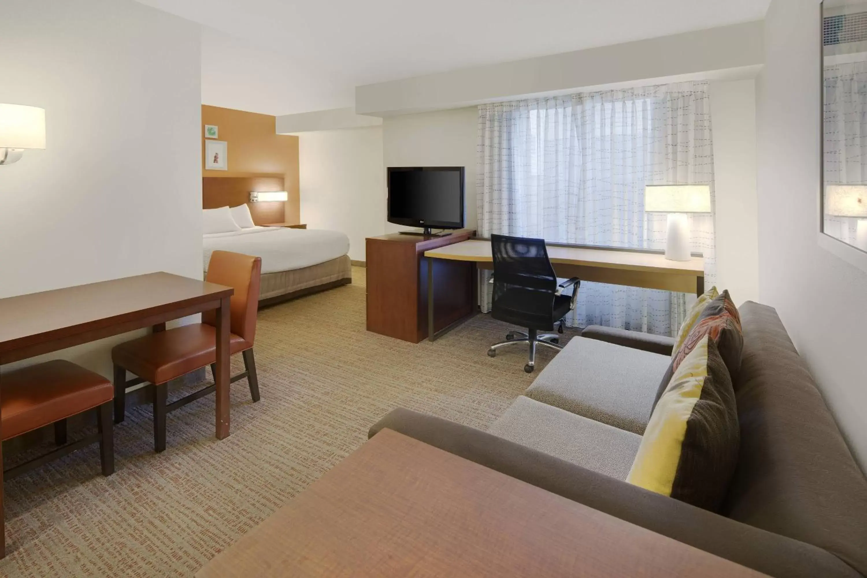 Photo of the whole room, Seating Area in Residence Inn Indianapolis Airport