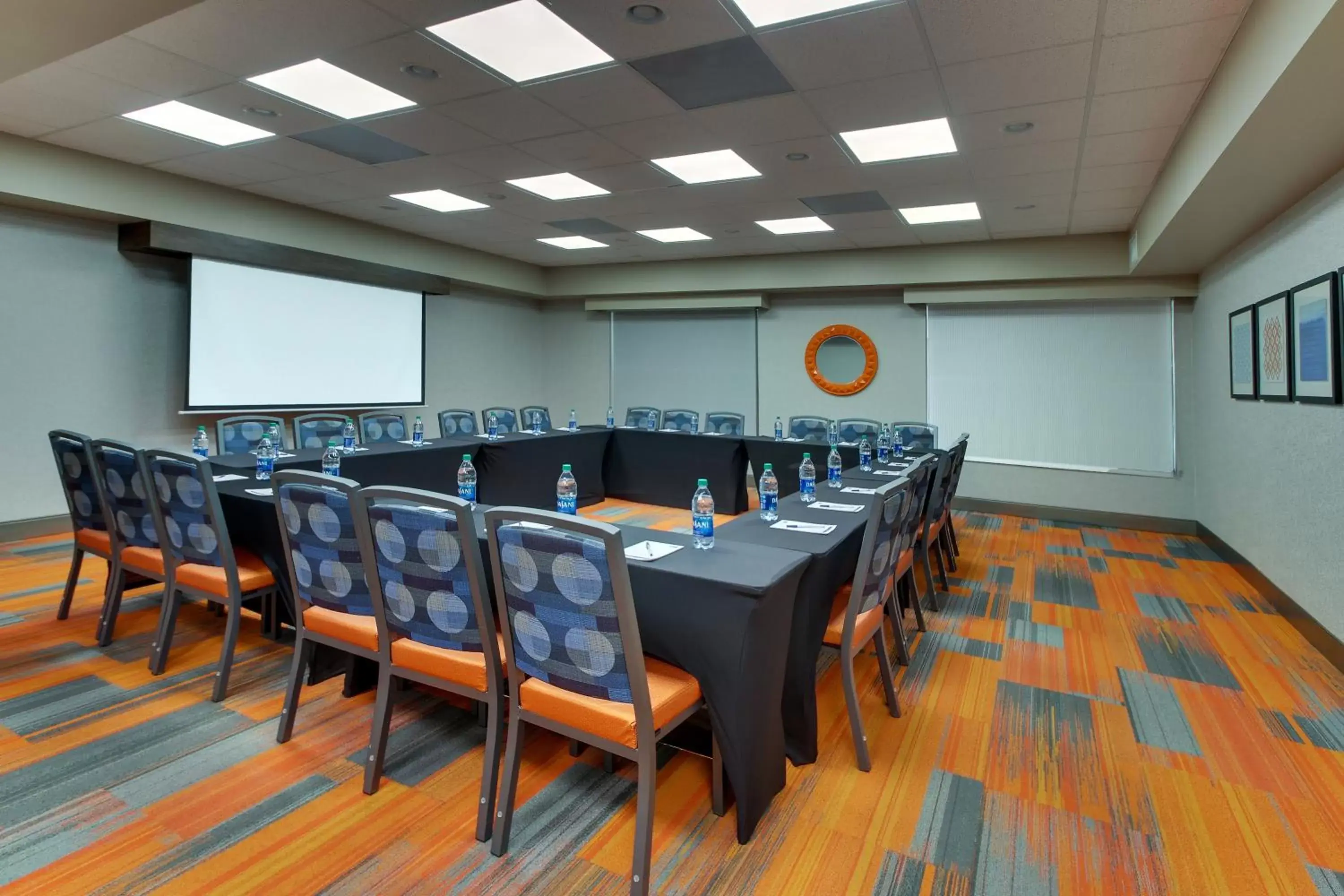 Meeting/conference room in Holiday Inn Express & Suites Atlanta Perimeter Mall Hotel, an IHG Hotel