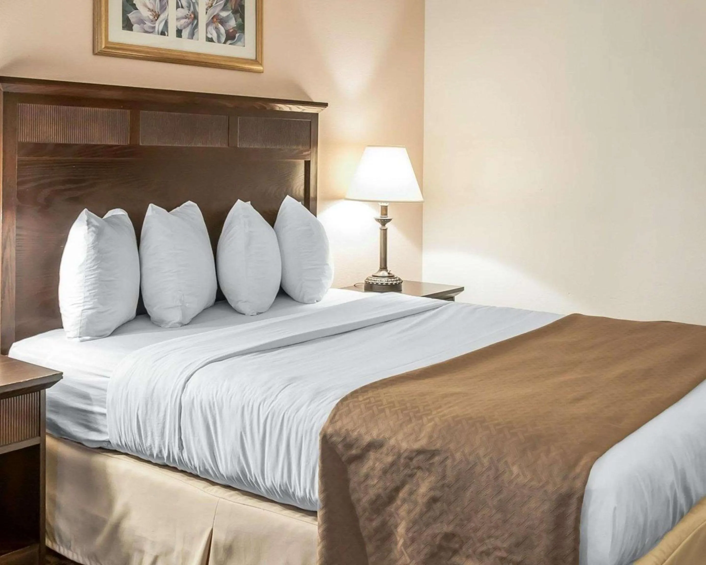 Photo of the whole room, Bed in Premier Extended Stay Hobbs