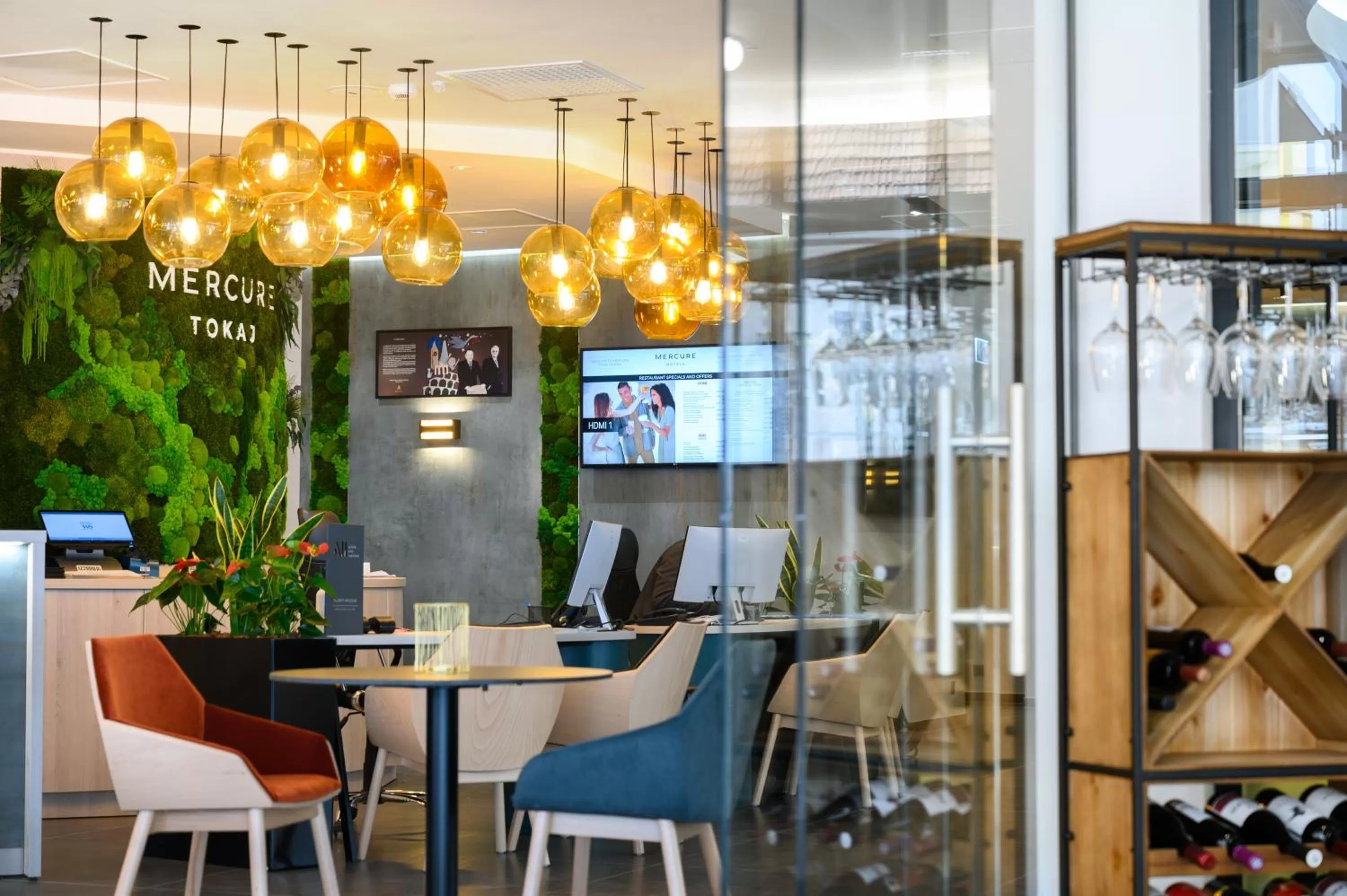 Lobby or reception in Mercure Tokaj Center