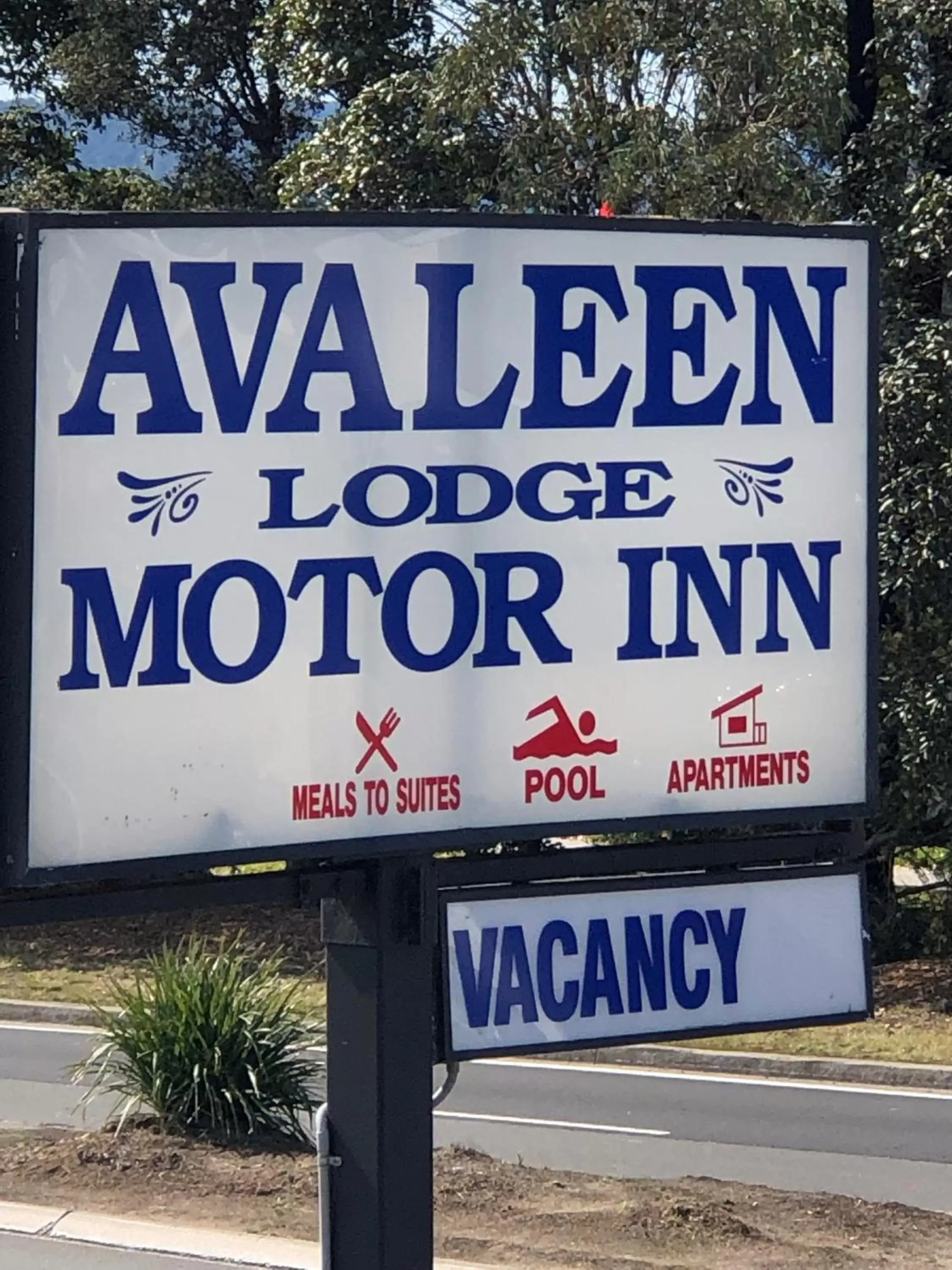 Property Logo/Sign in Avaleen Lodge Motor Inn