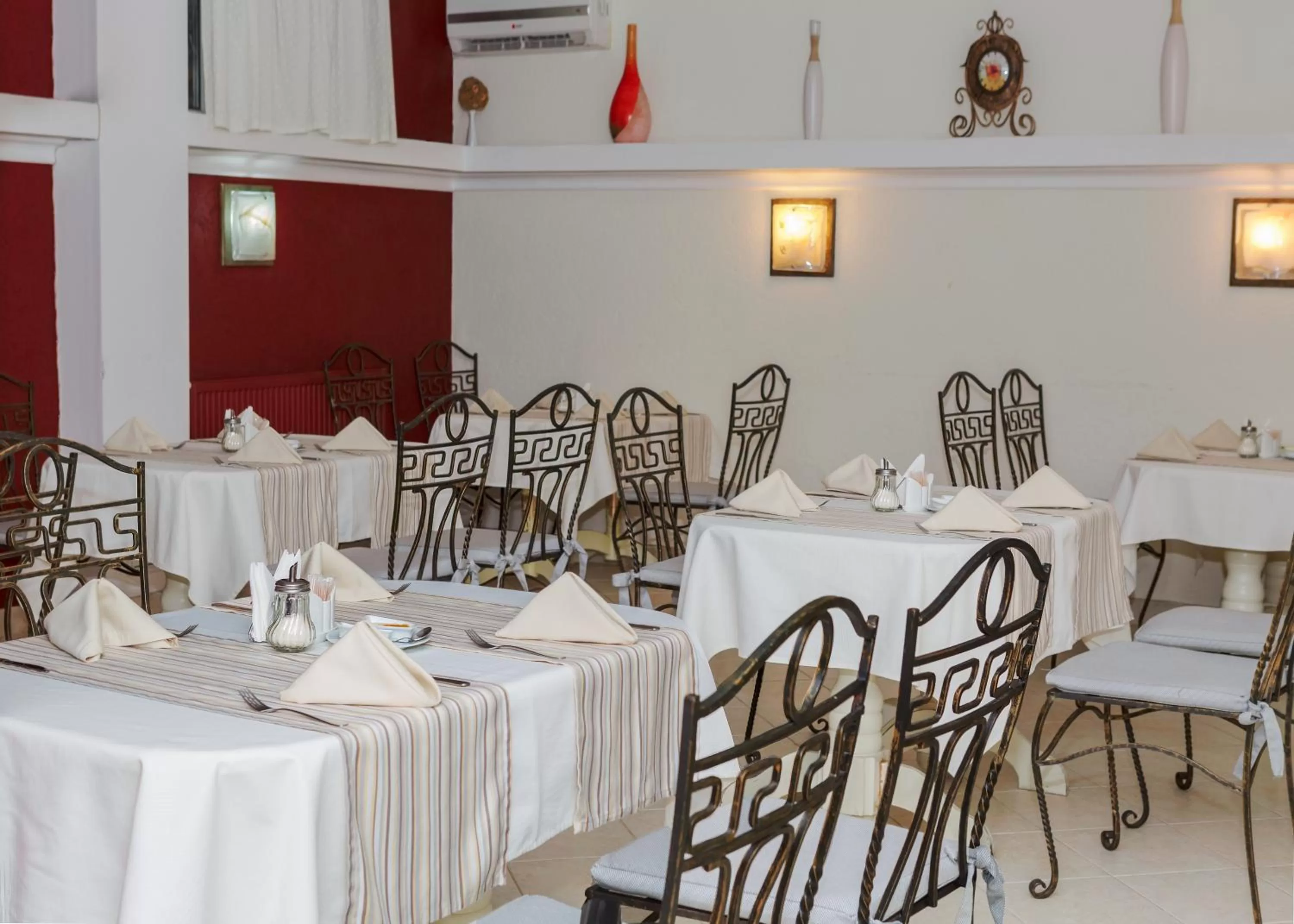 Restaurant/Places to Eat in Lermontovskiy Hotel