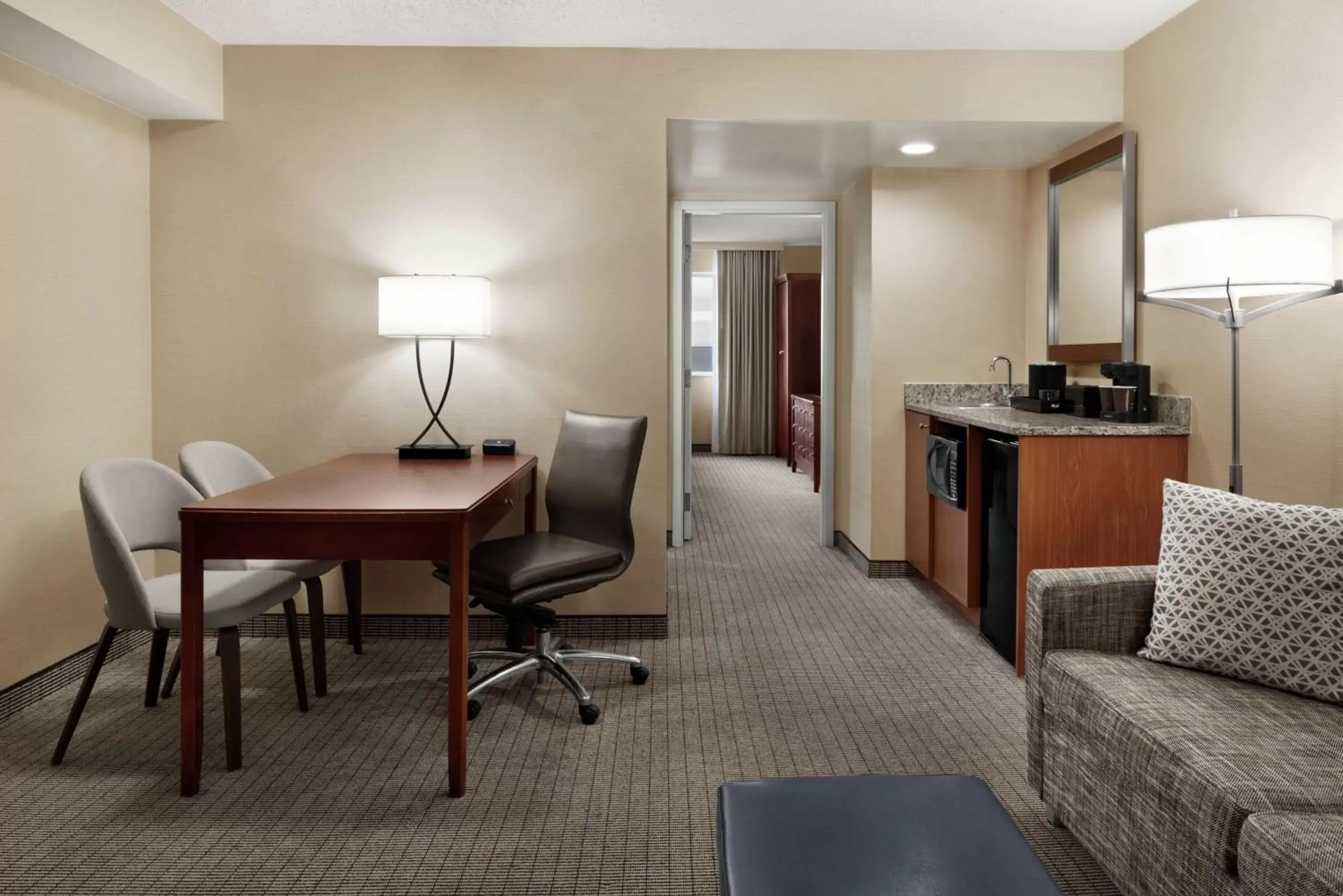 Bedroom, Seating Area in Embassy Suites Cincinnati - RiverCenter