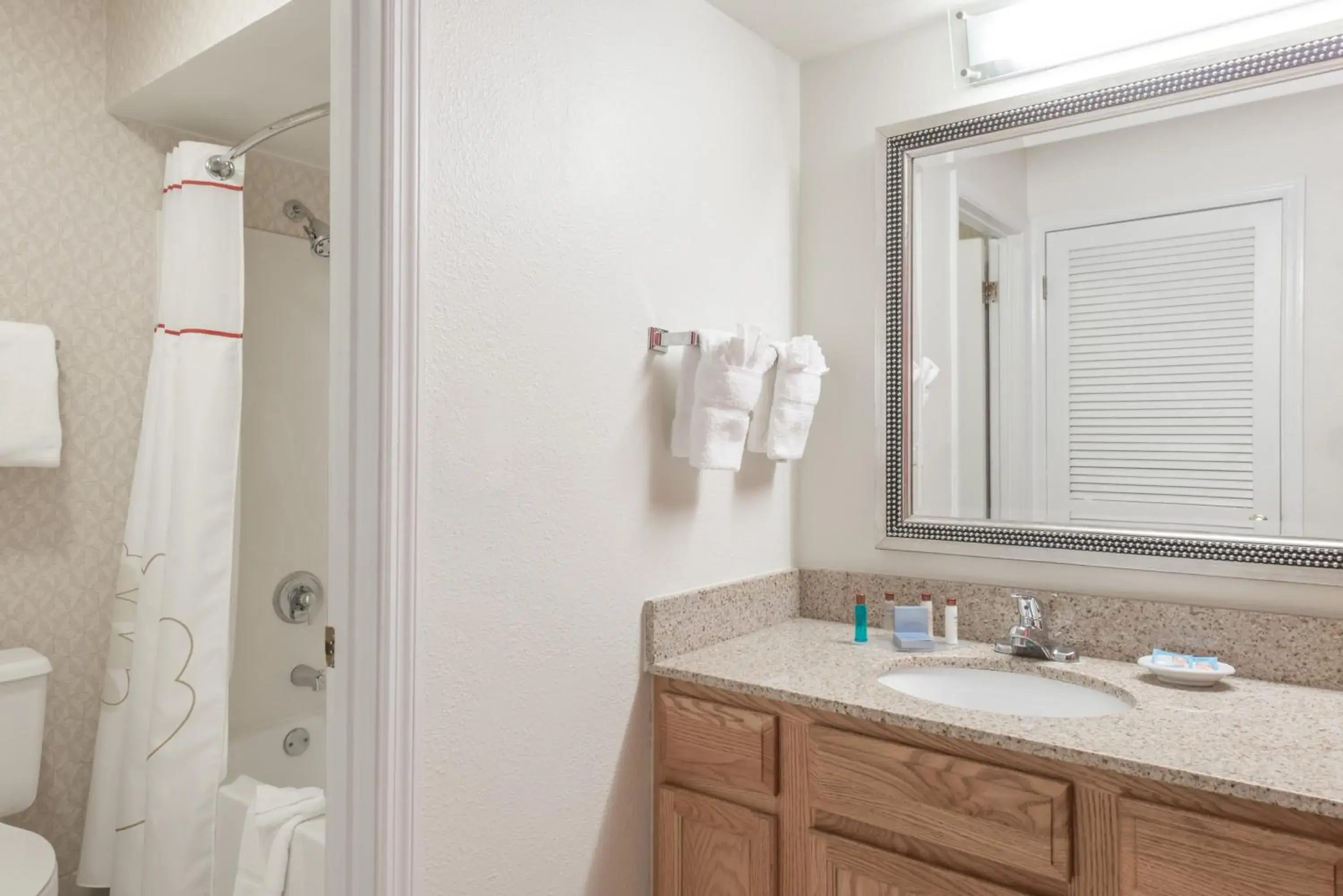 Bathroom in Craigshire Suites St Louis Westport Plaza