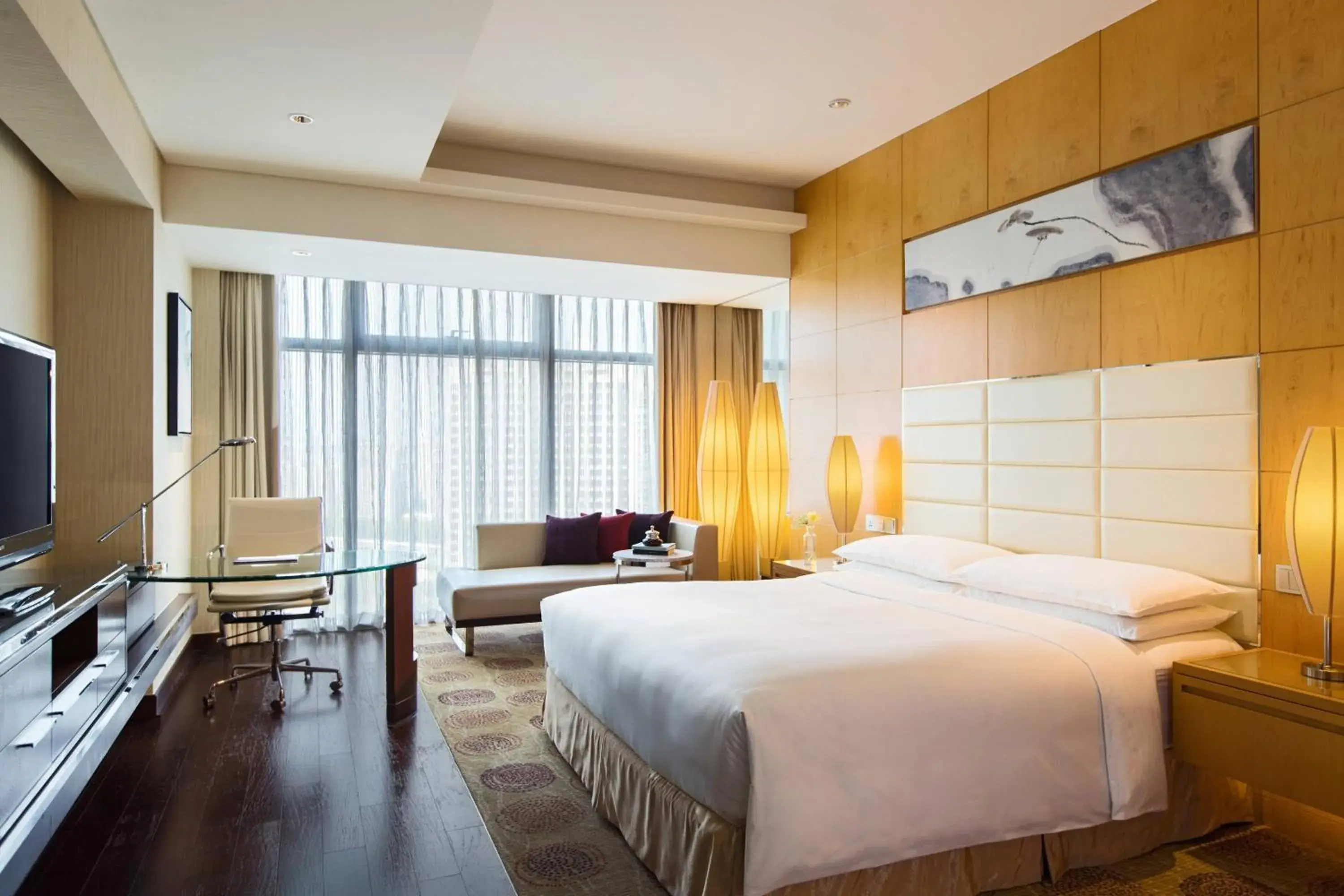 Photo of the whole room, Bed in Renaissance Shanghai Putuo Hotel