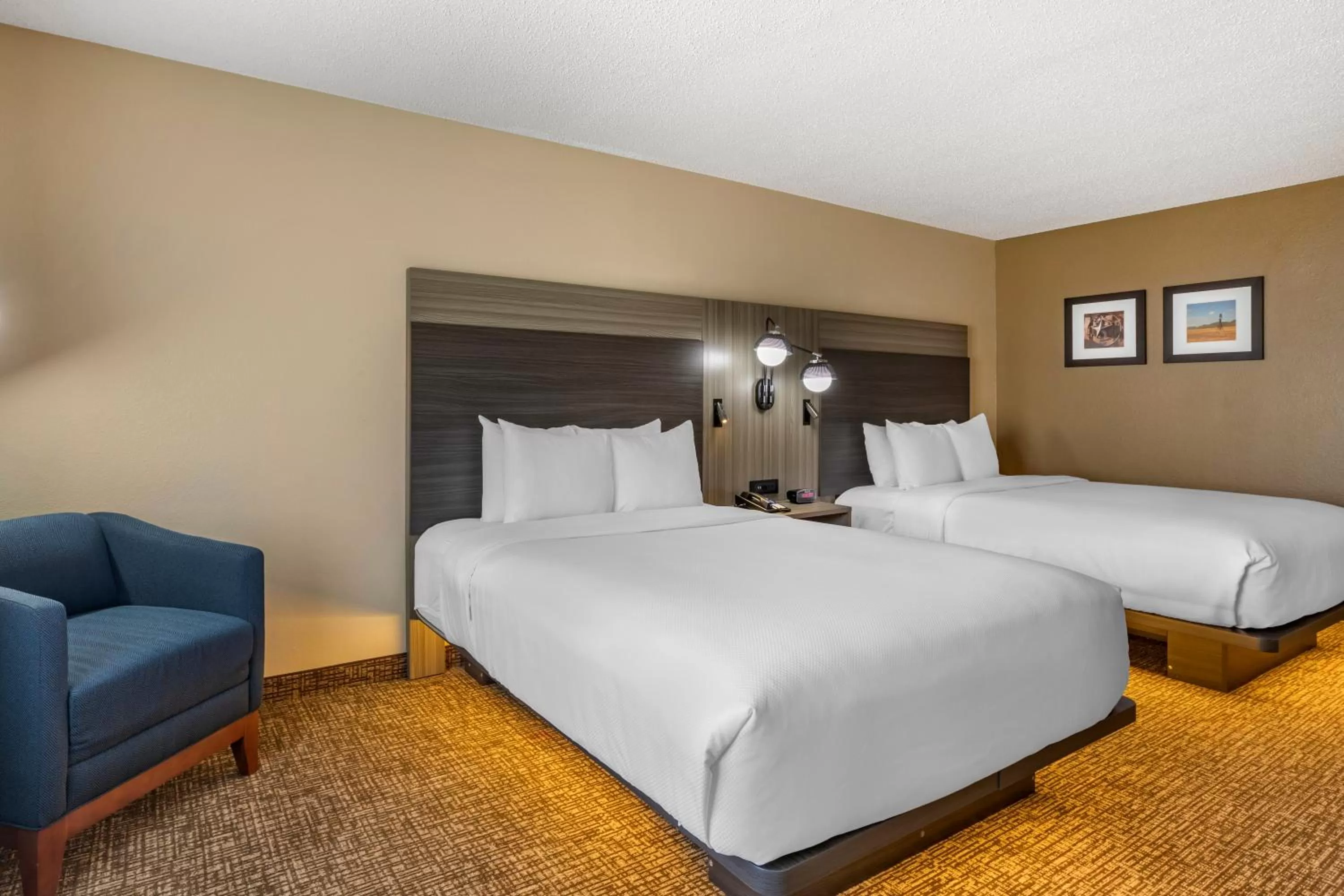 Bed in Comfort Inn & Suites North Dallas-Addison