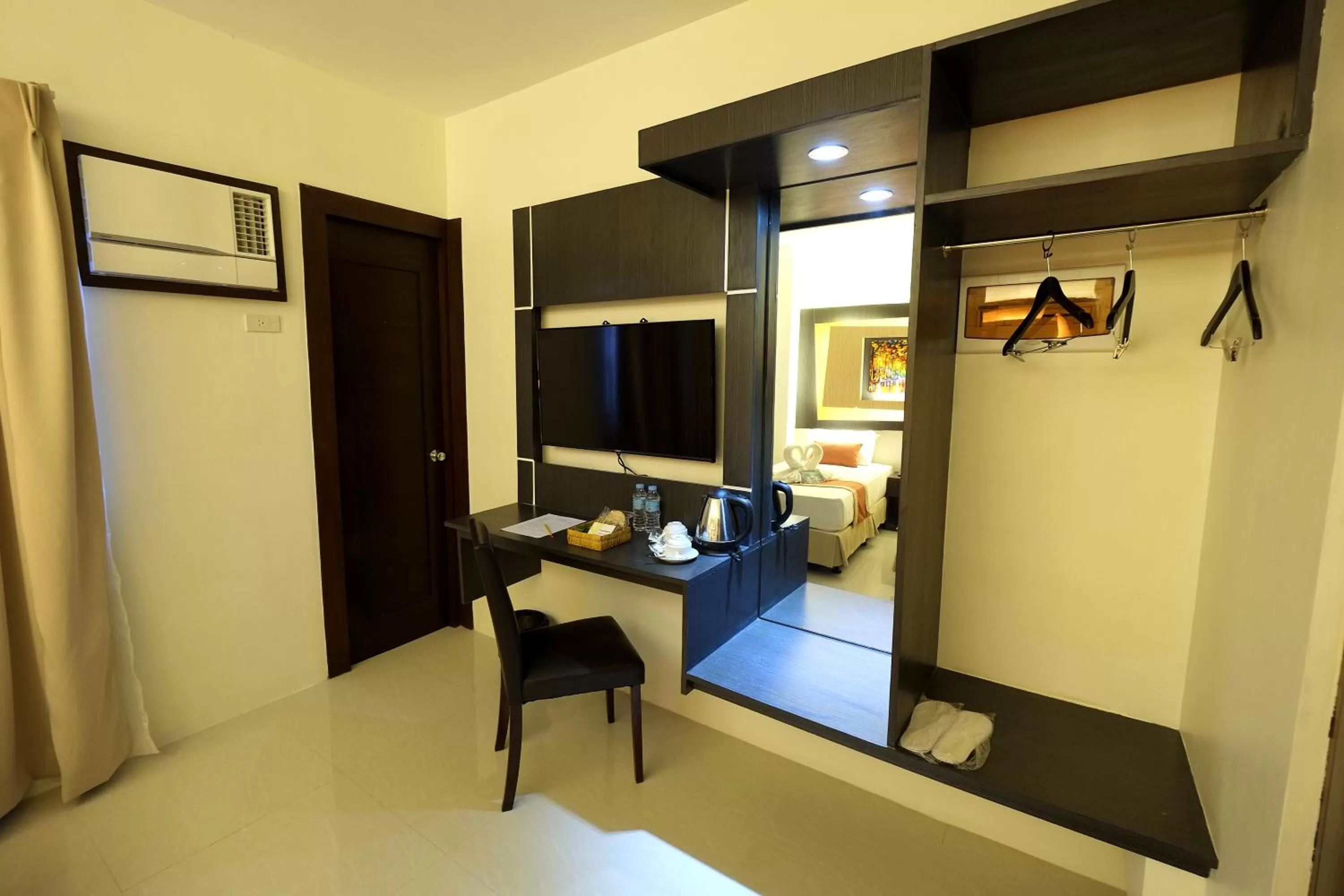 TV and multimedia in Southpole Central Hotel