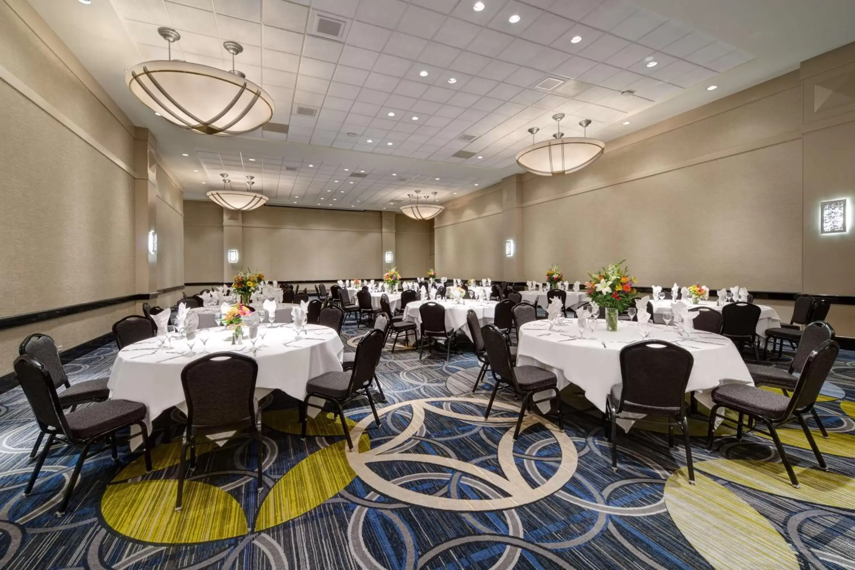 Meeting/conference room, Restaurant/Places to Eat in Hilton Chicago O'Hare Airport