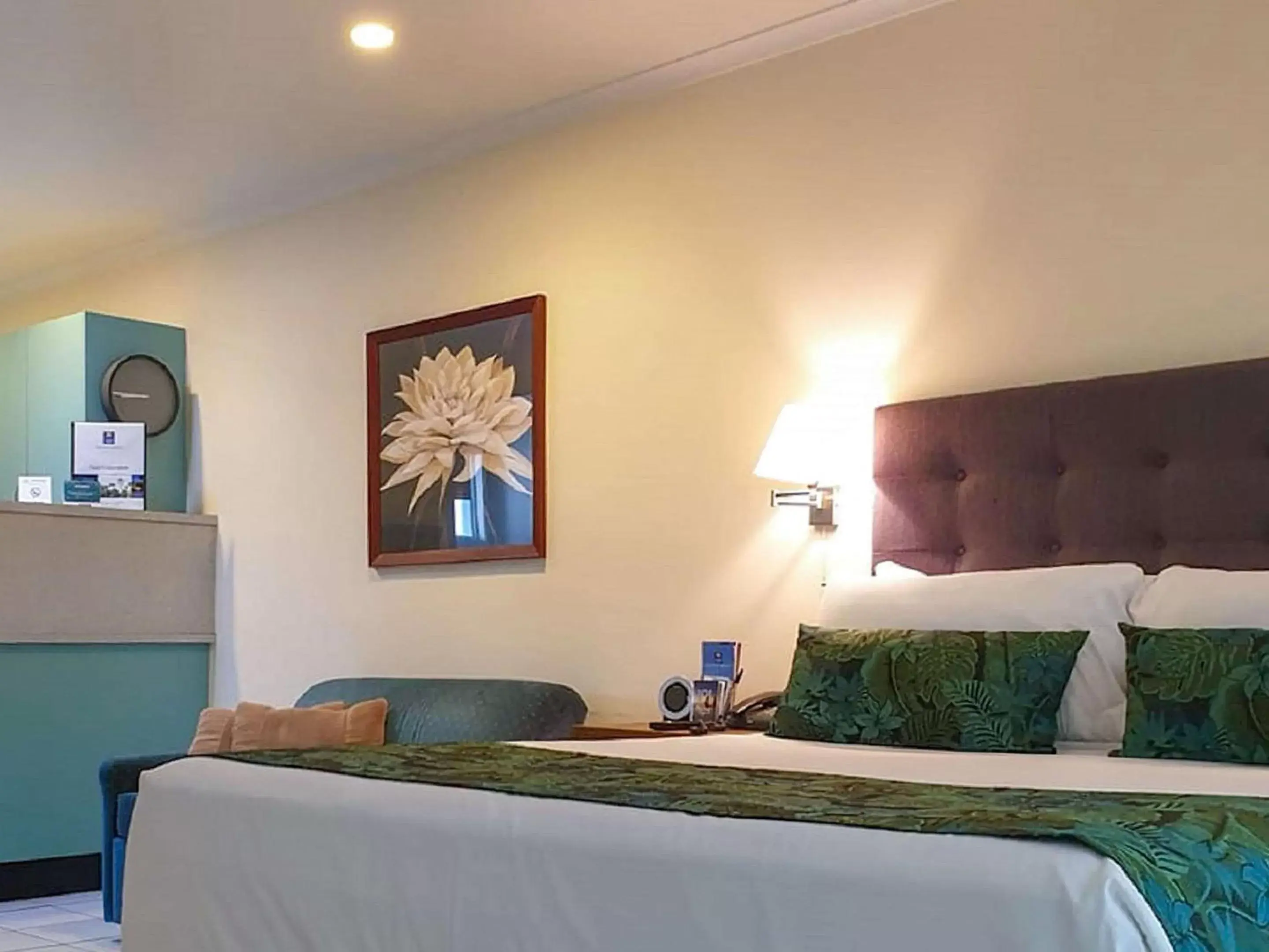 Bedroom, Bed in Comfort Resort Blue Pacific