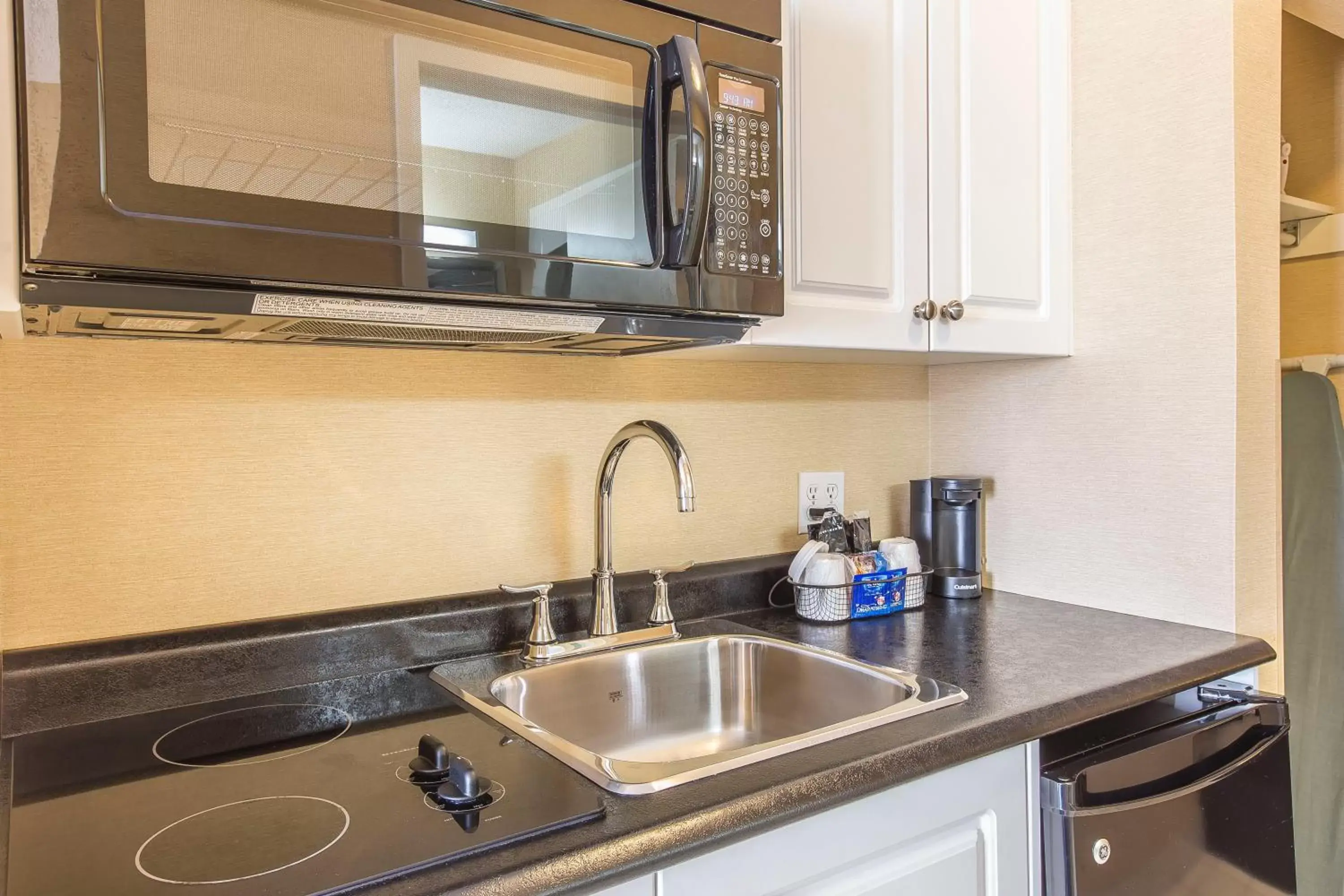 Kitchen or kitchenette, Kitchen/Kitchenette in Comfort Inn - Gander