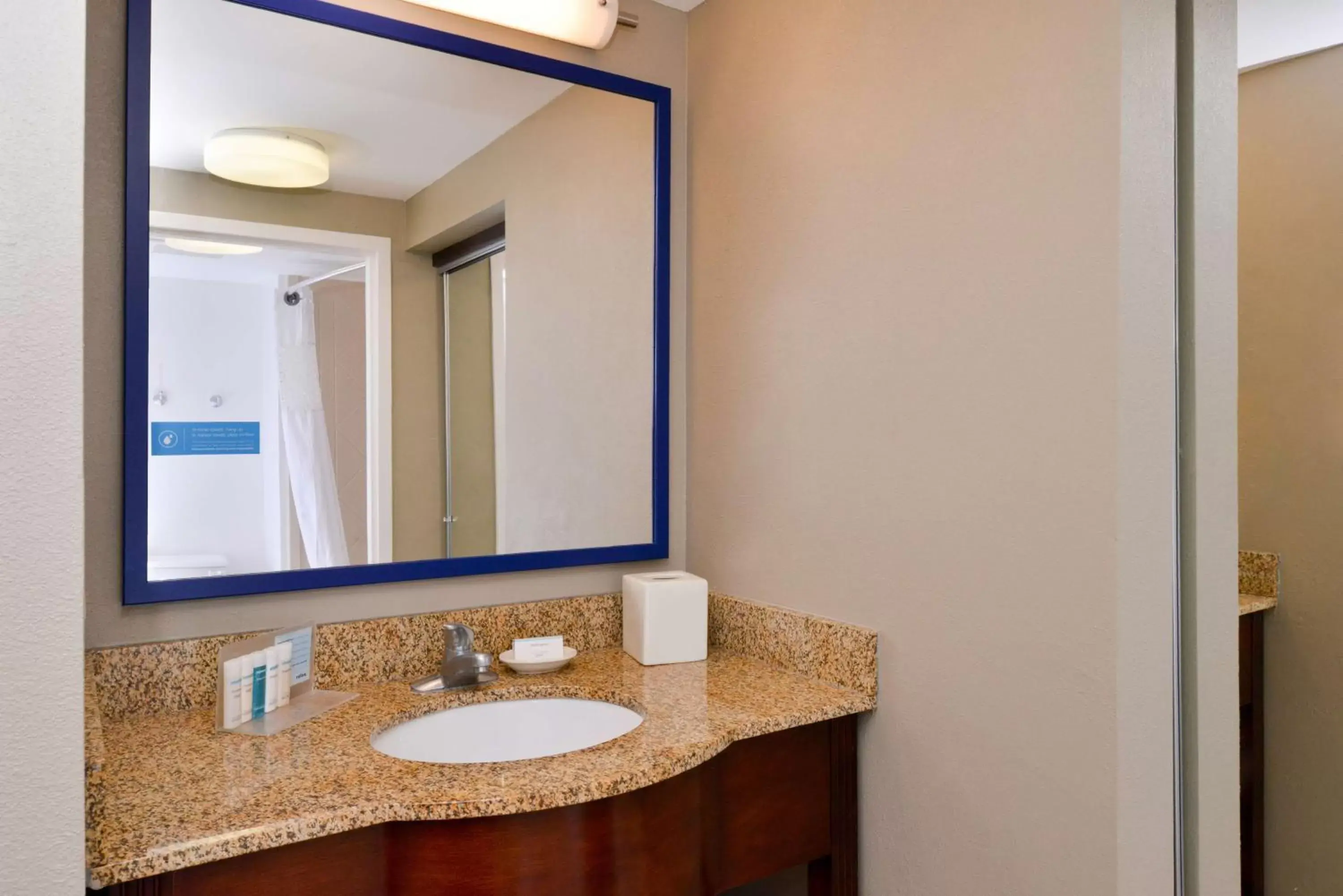 Bathroom in Hampton Inn & Suites by Hilton Plymouth
