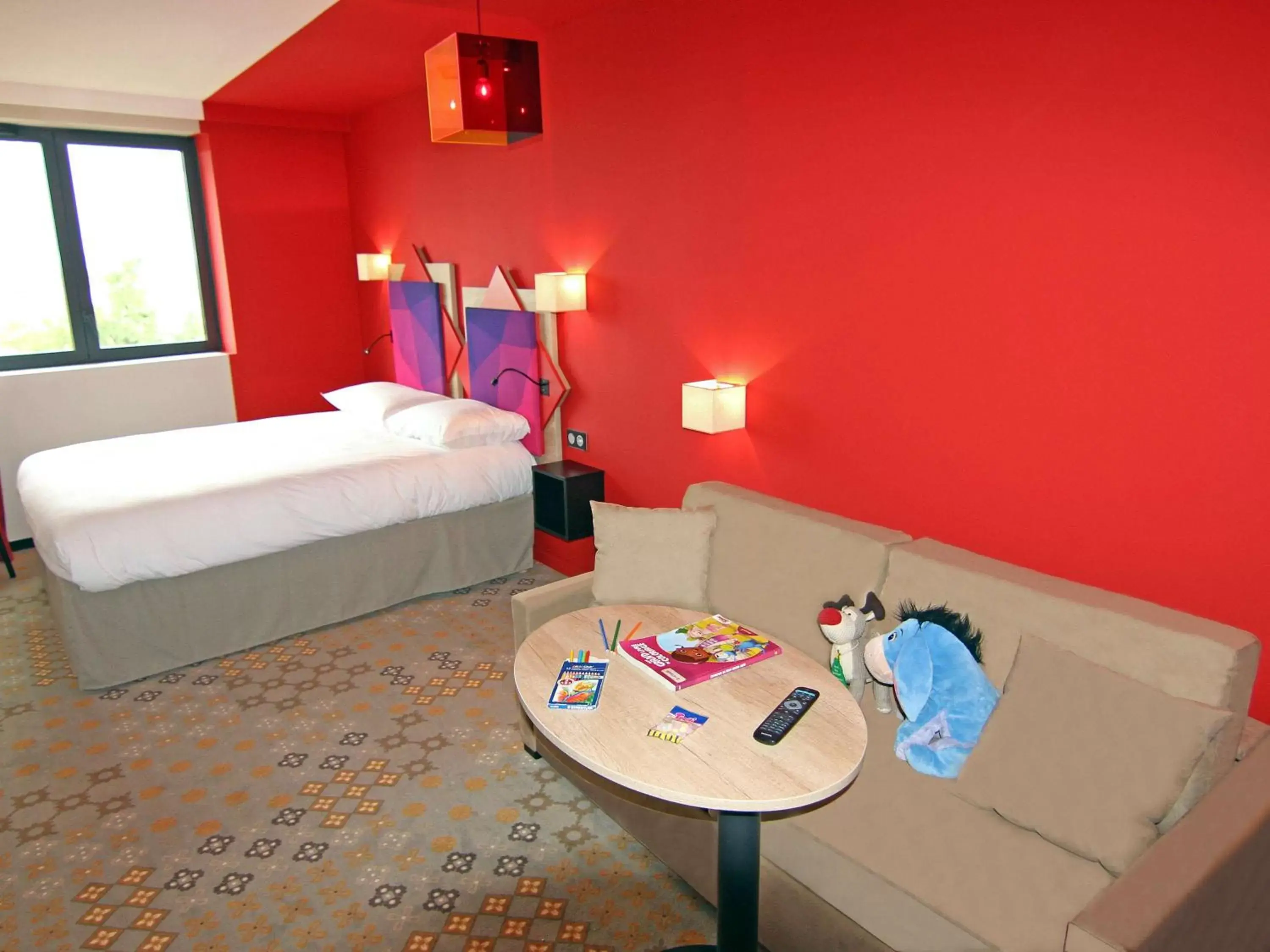 Photo of the whole room in ibis styles Albi Centre Le Theatro