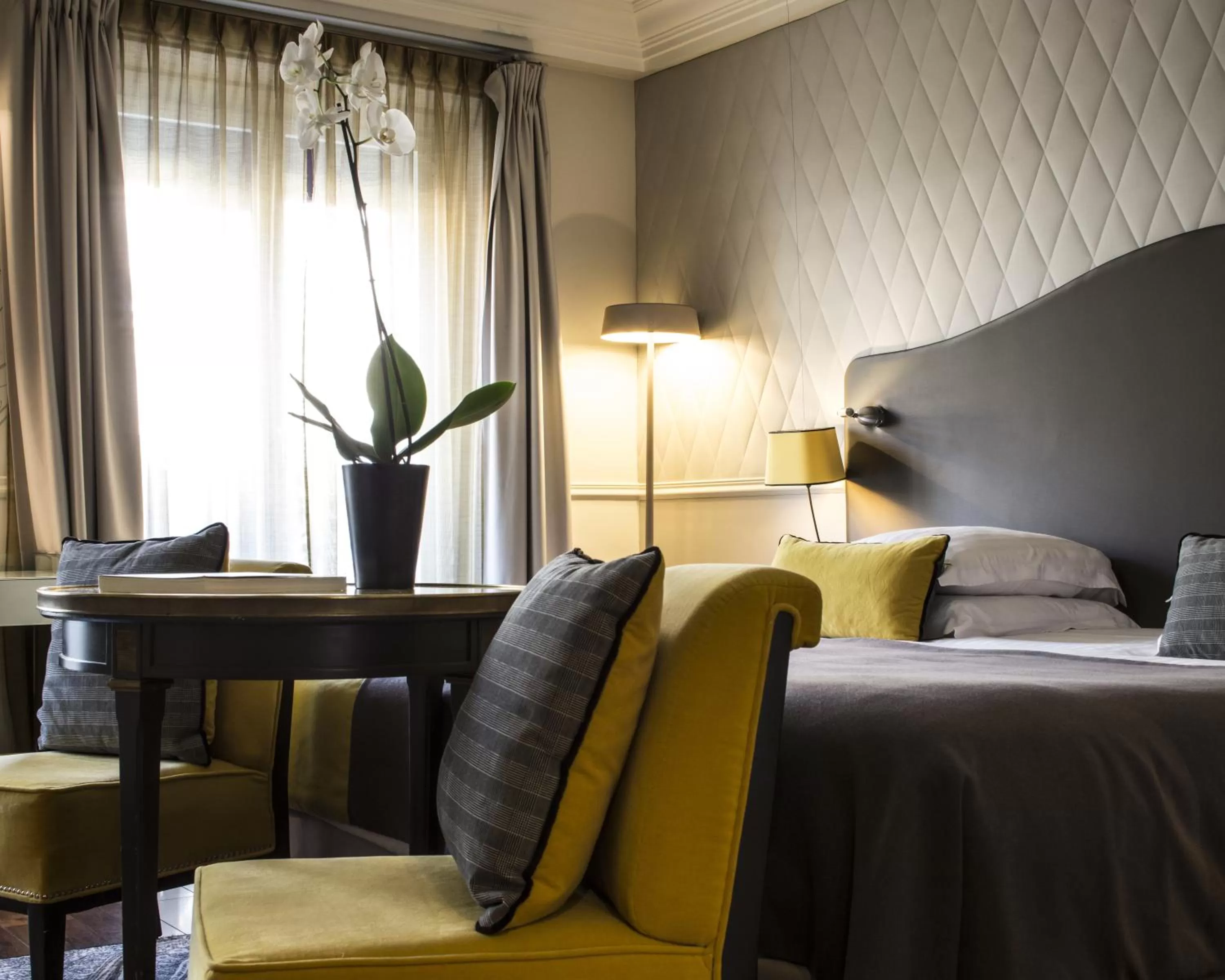 Day, Bed in Edouard 7 Paris Opéra