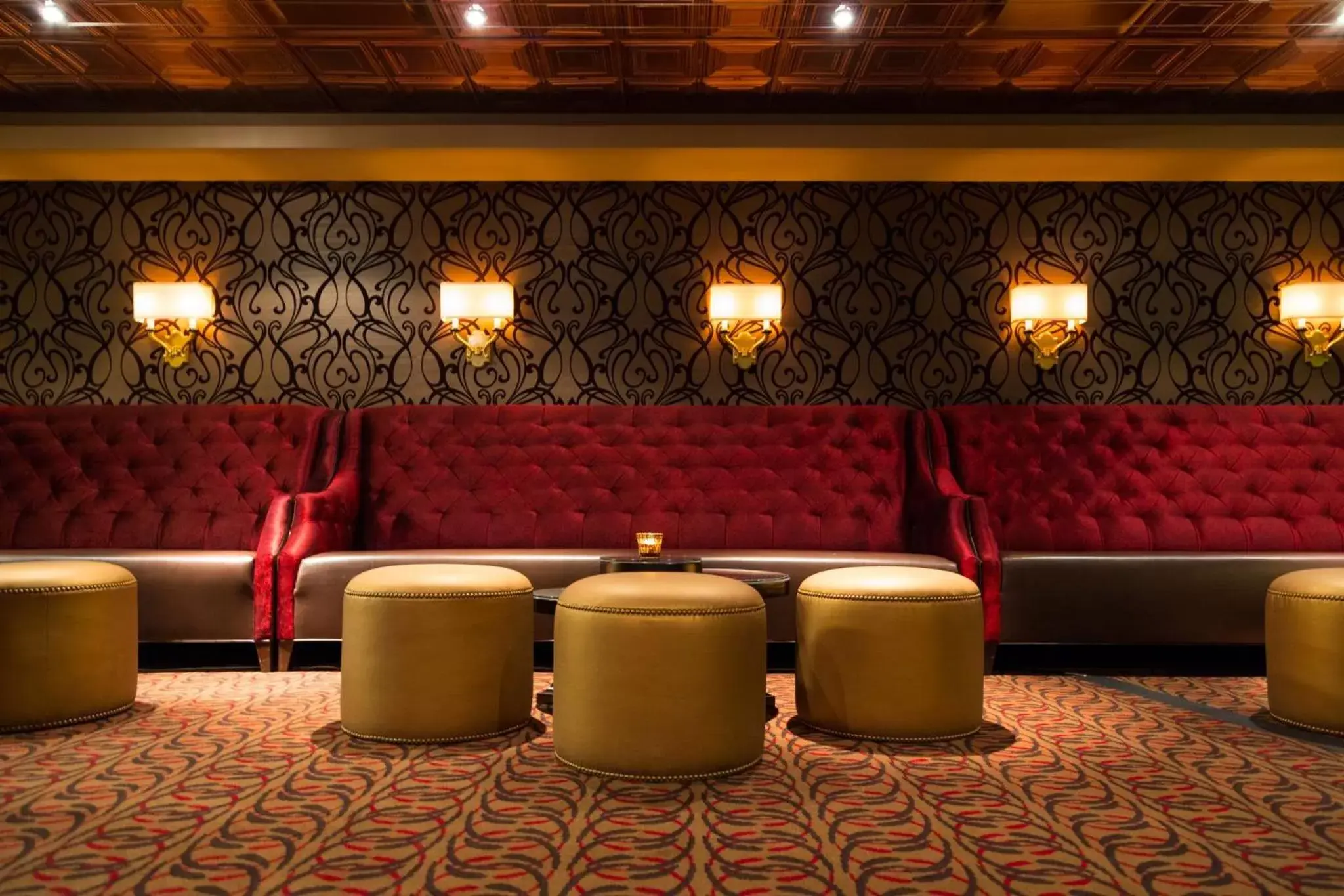 Lounge or bar in Omni William Penn Hotel Lounge or bar in Omni William Penn Hotel