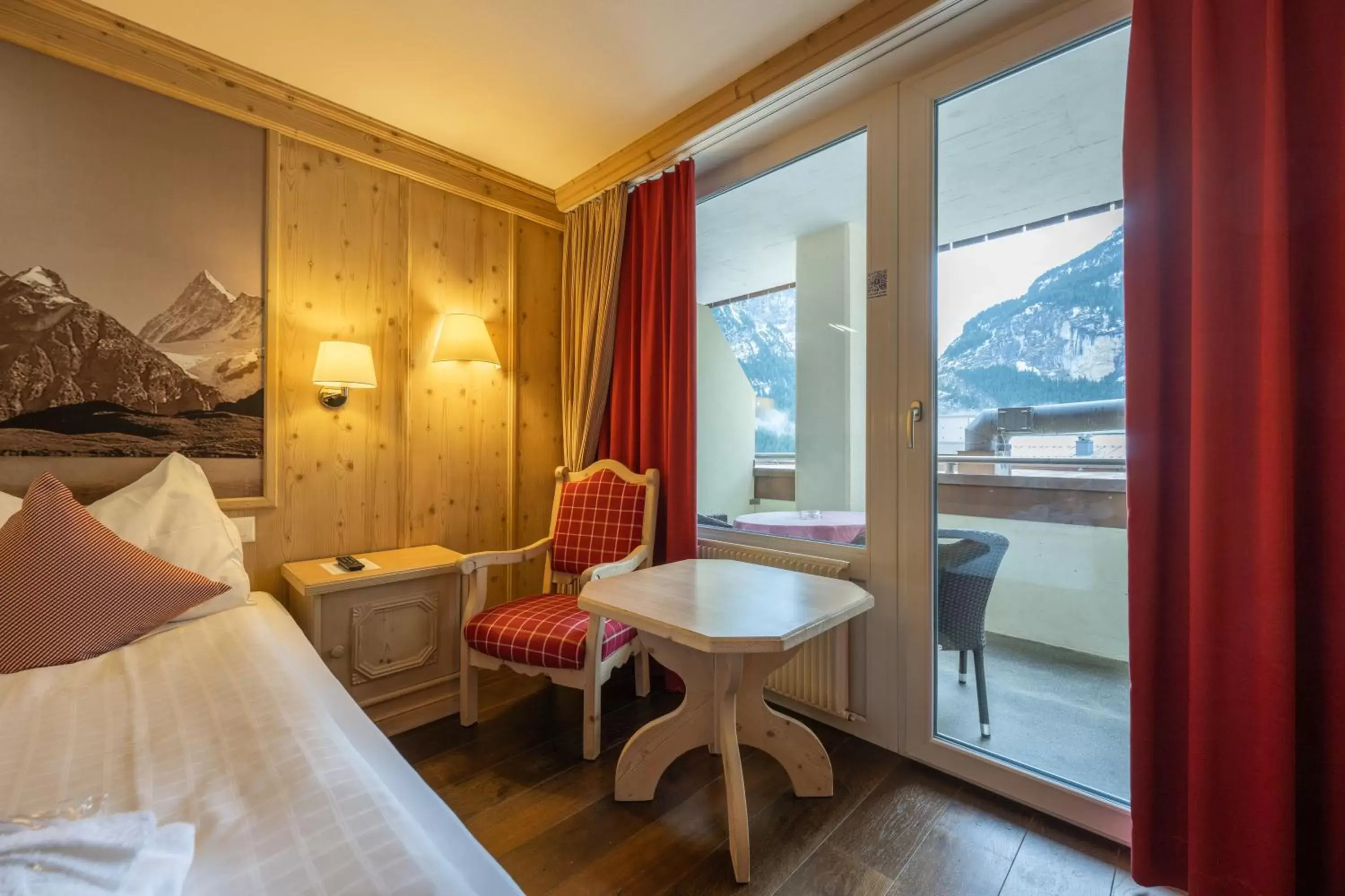 Photo of the whole room in Hotel Spinne Grindelwald