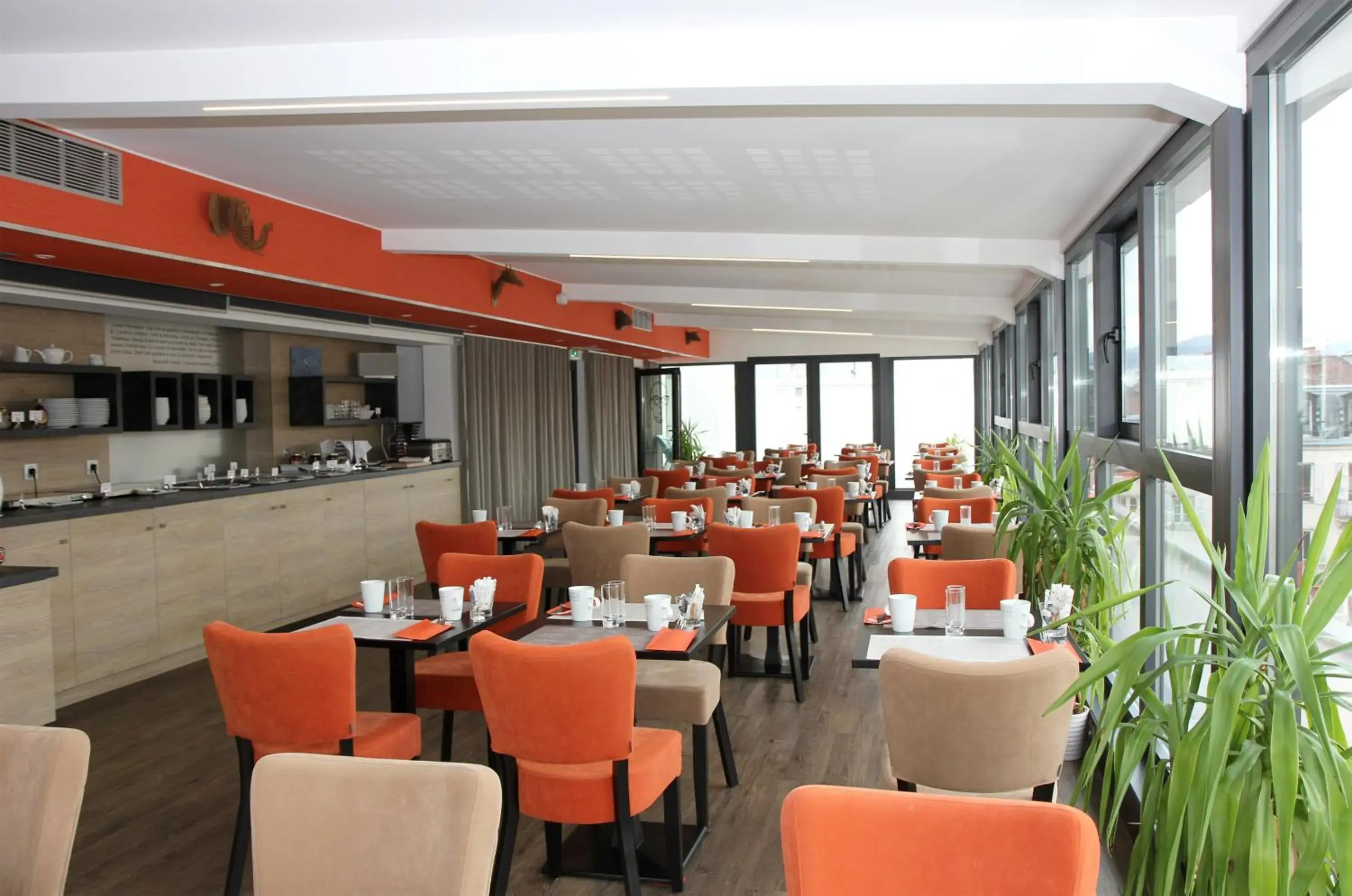 Restaurant/Places to Eat in Best Western Plus Hotel Litteraire Alexandre Vialatte