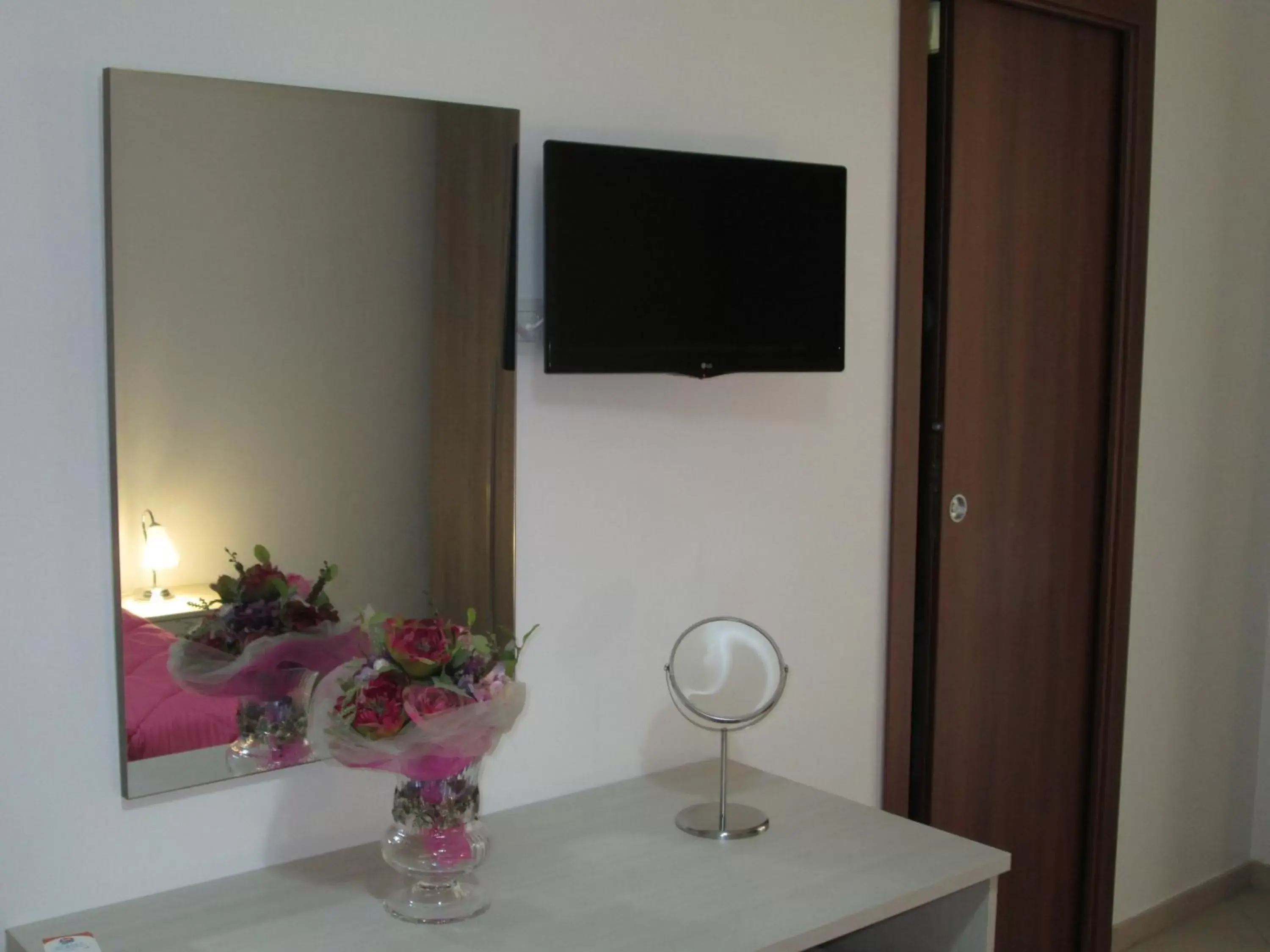 Bedroom, TV/Entertainment Center in B&B Elisir