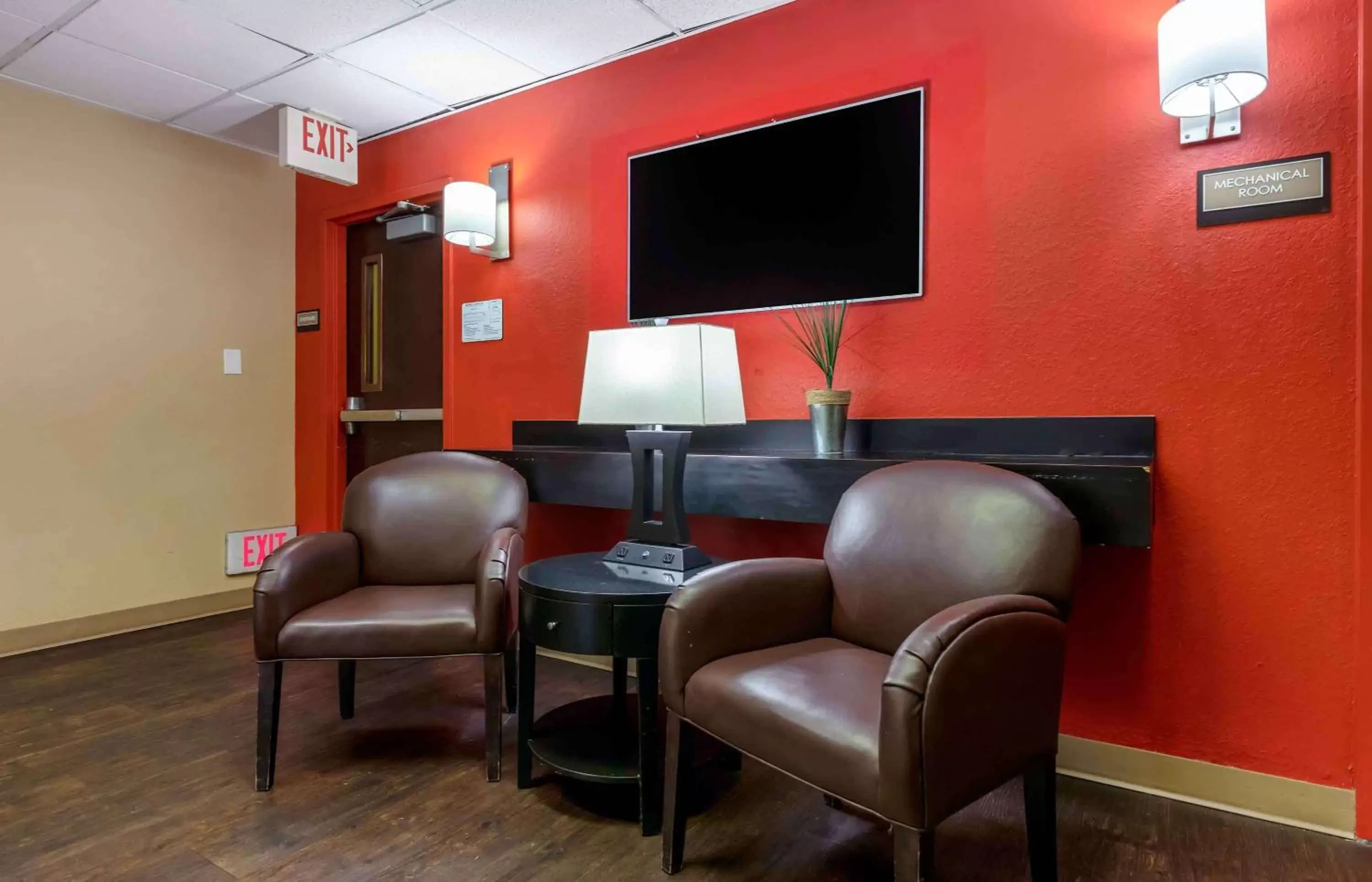 Lobby or reception, TV/Entertainment Center in Extended Stay America Suites - Orlando - Convention Ctr - Sports Complex