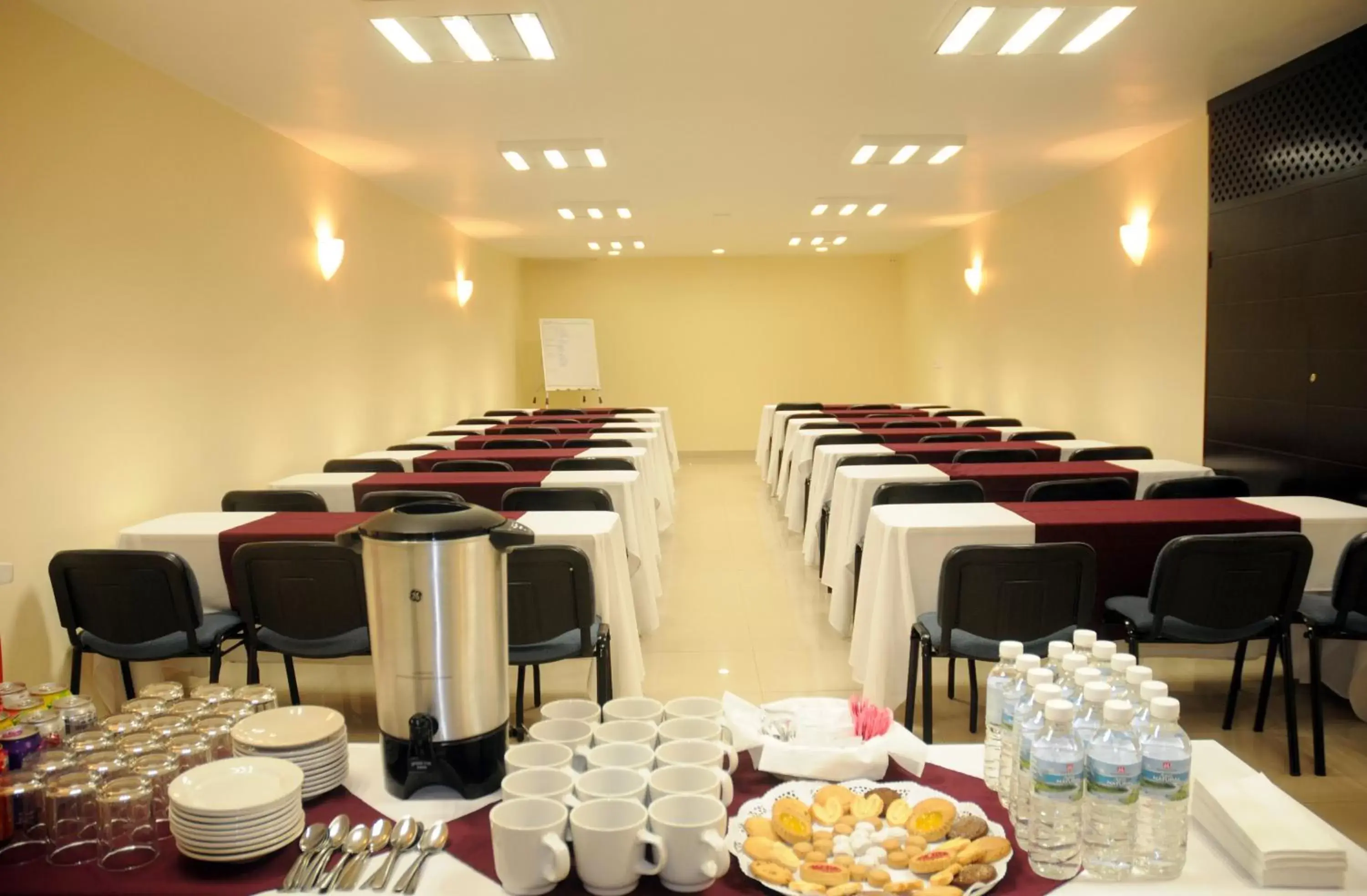 Banquet/Function facilities in Hotel Azteca Inn