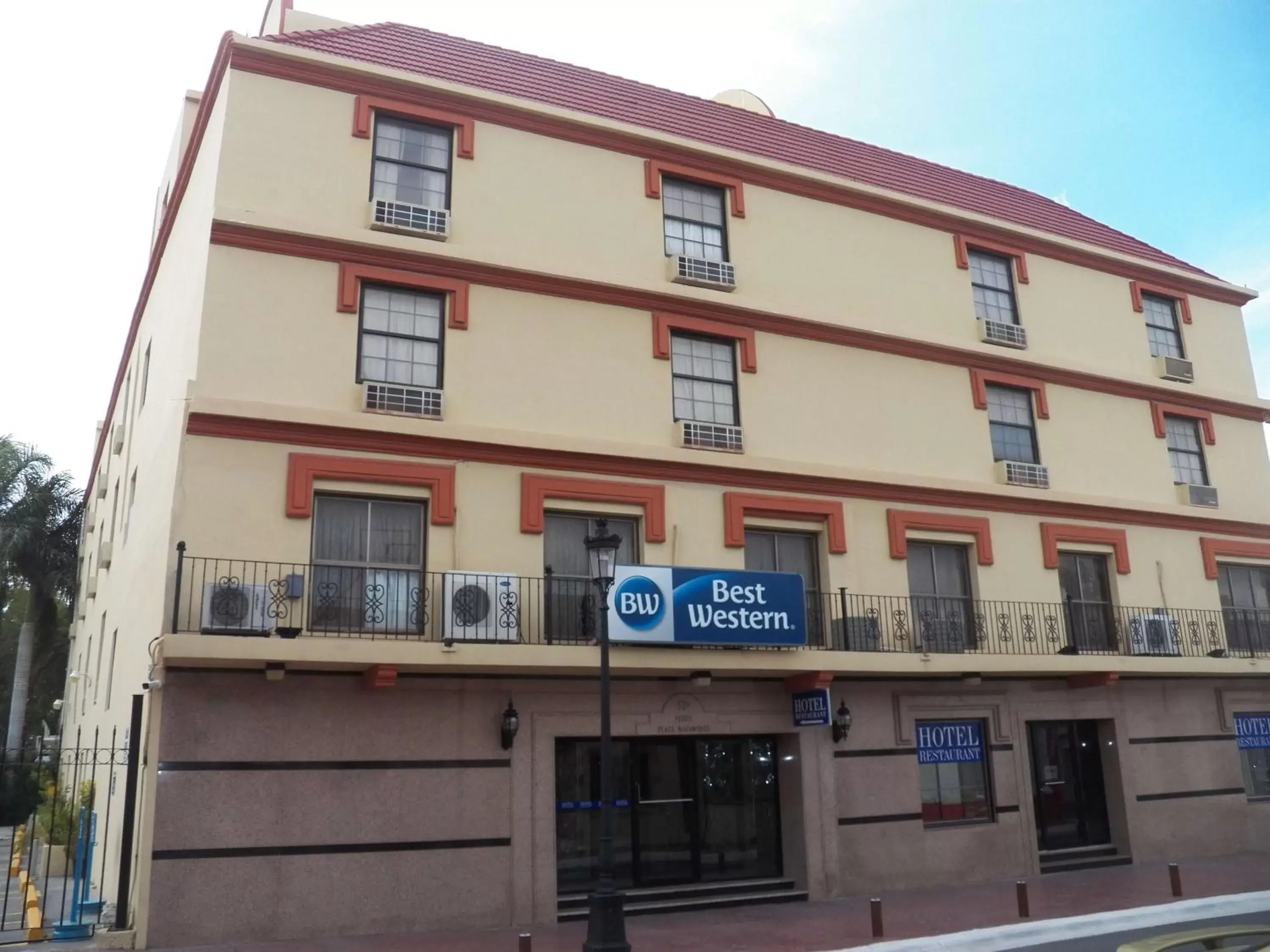 Property Building in Best Western Hotel Plaza Matamoros