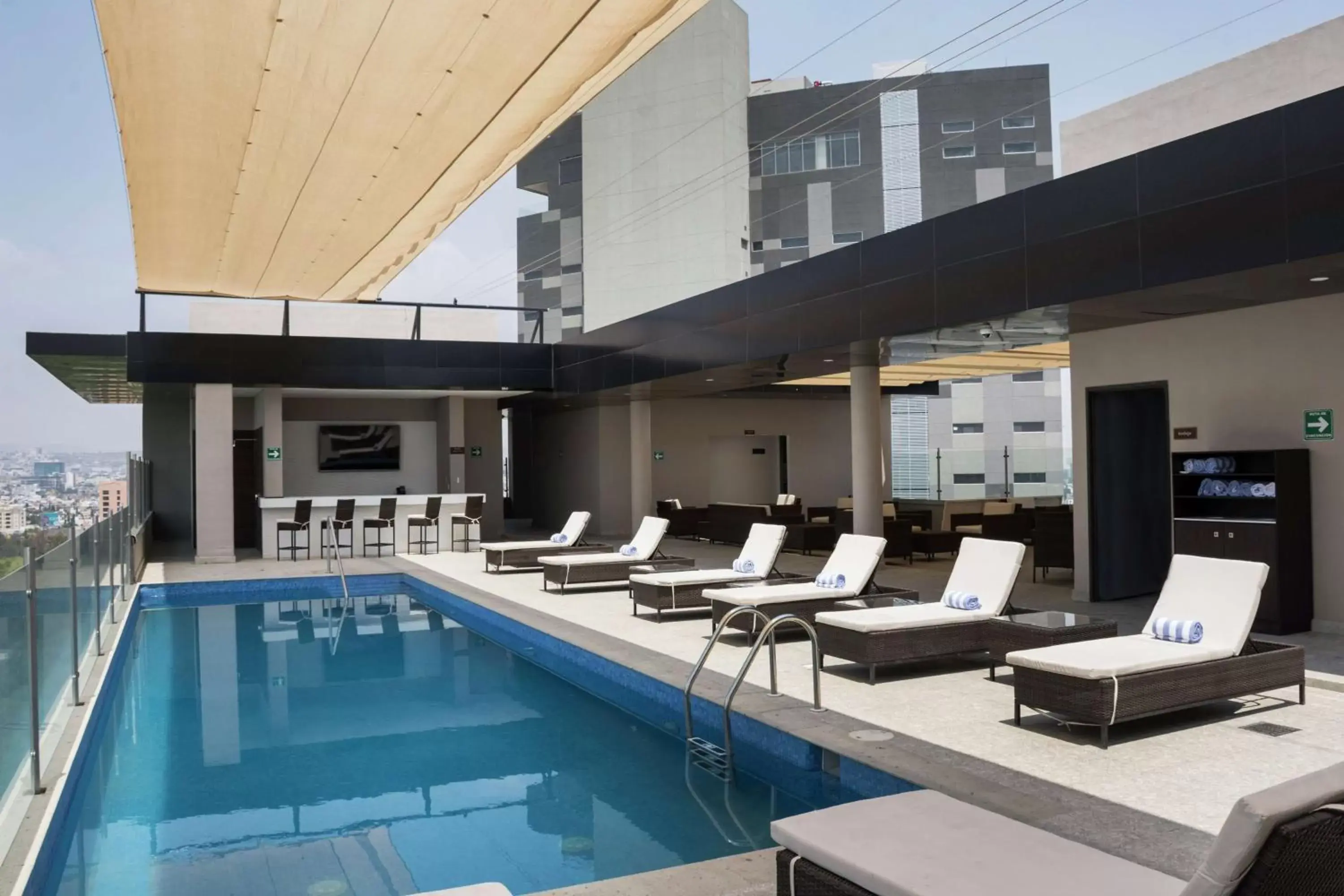 Pool view, Swimming Pool in Hampton Inn By Hilton San Luis Potosi