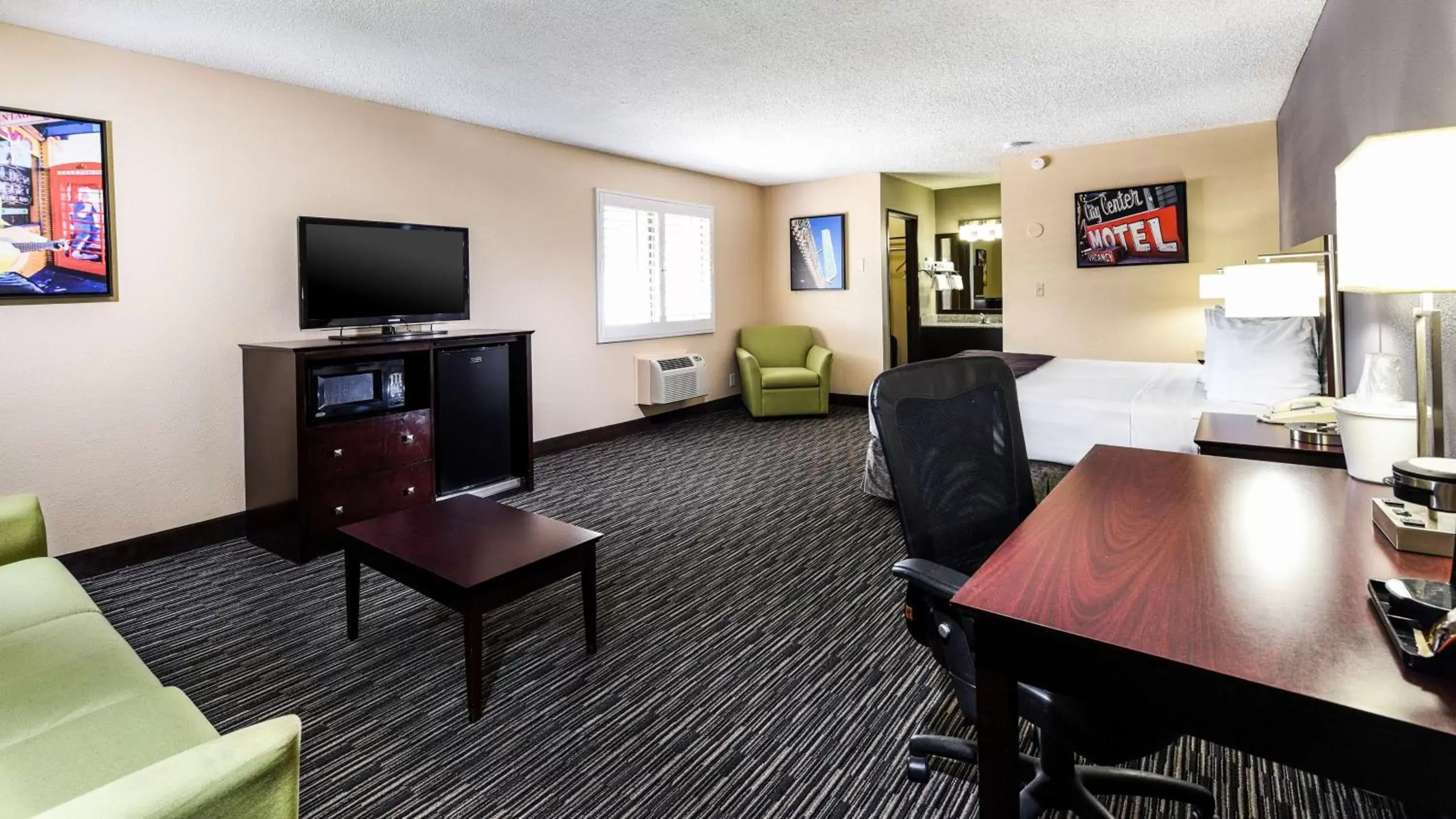 Photo of the whole room, TV/Entertainment Center in Best Western McCarran Inn